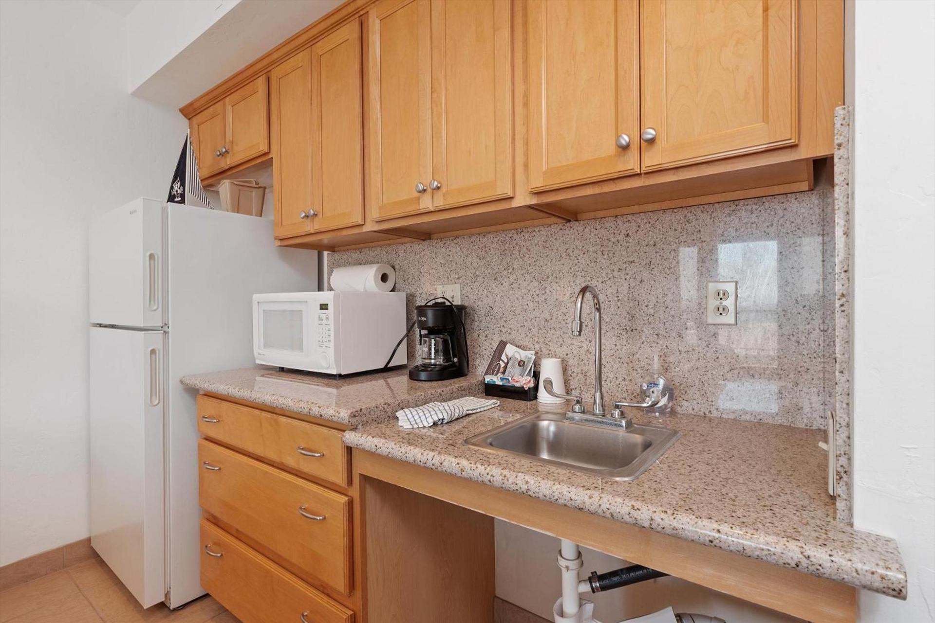 Beach House Inn & Suites photo 61