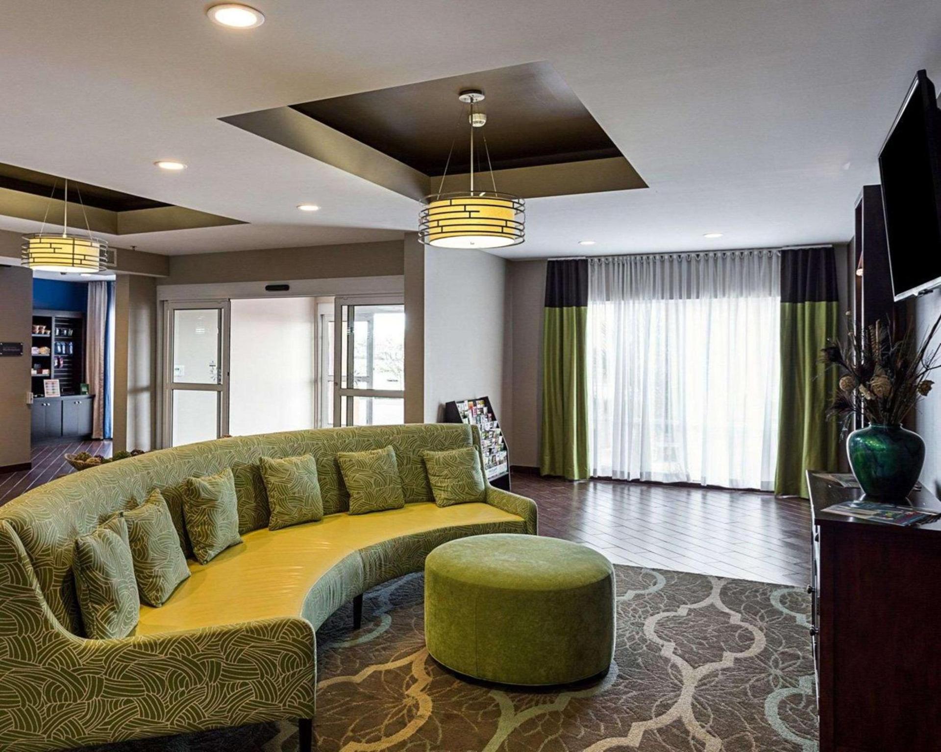 Comfort Suites near Tanger Outlet Mall photo 6
