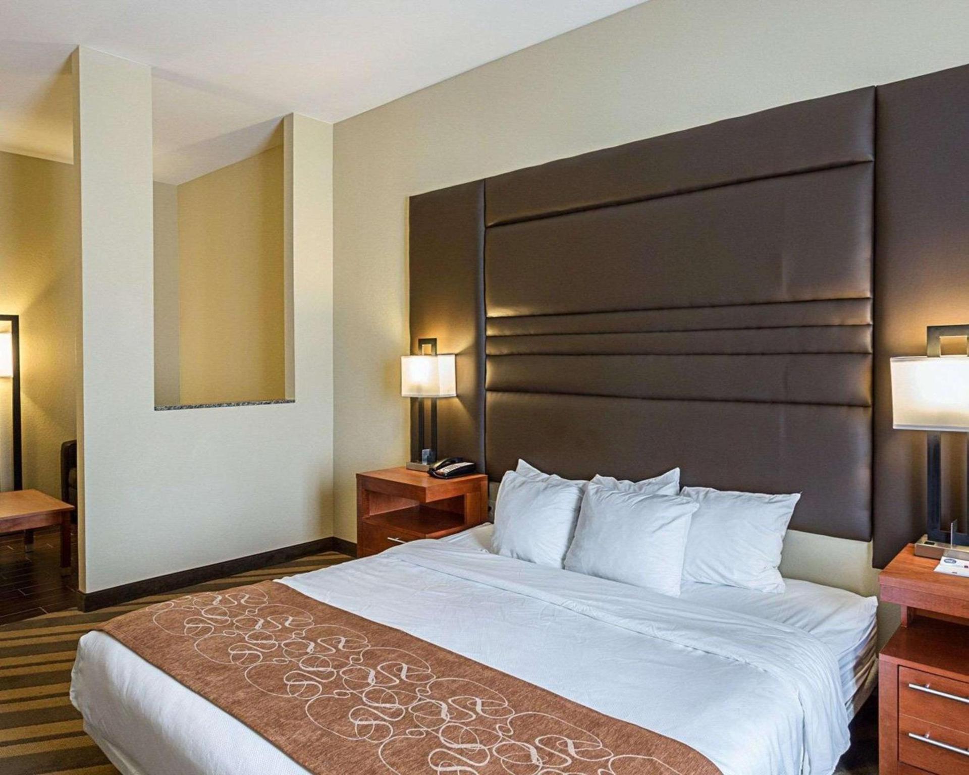 Comfort Suites near Tanger Outlet Mall photo 11