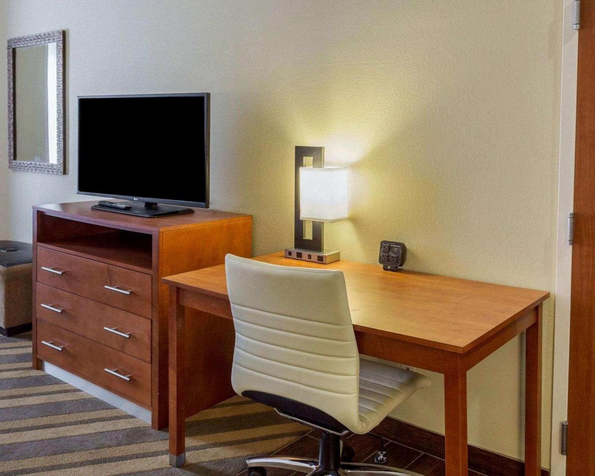 Comfort Suites near Tanger Outlet Mall photo 18
