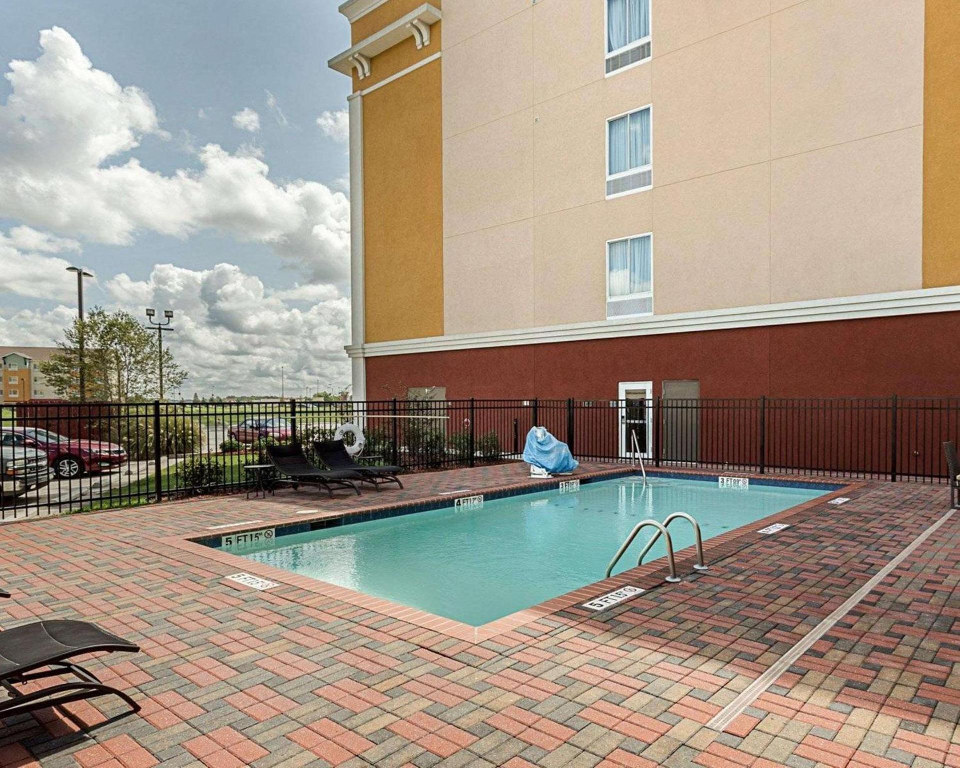 Comfort Suites near Tanger Outlet Mall photo 28