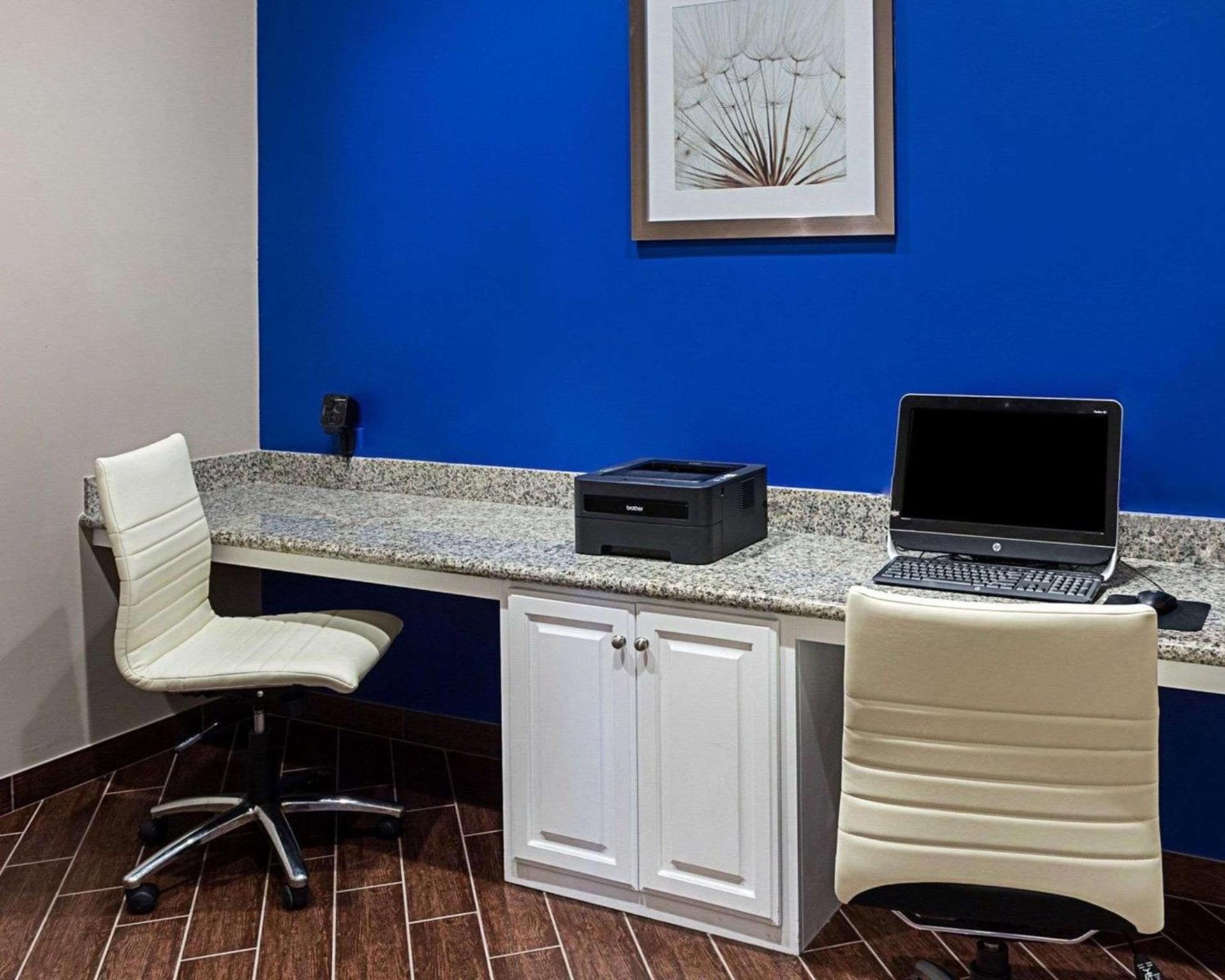 Comfort Suites near Tanger Outlet Mall photo 31