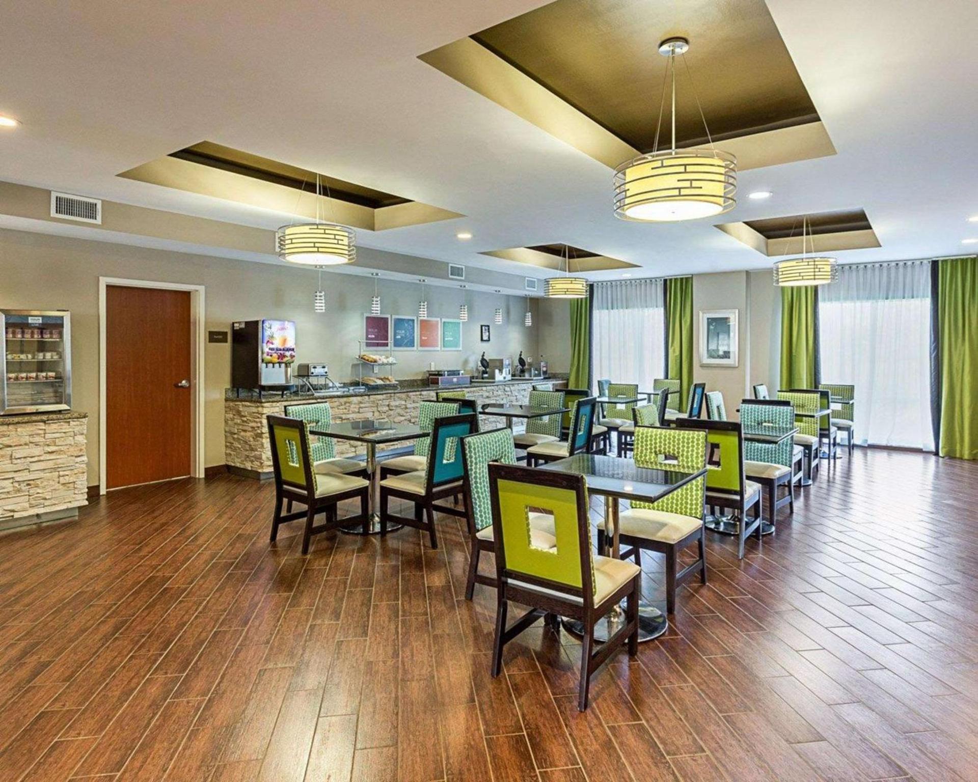 Comfort Suites near Tanger Outlet Mall photo 33