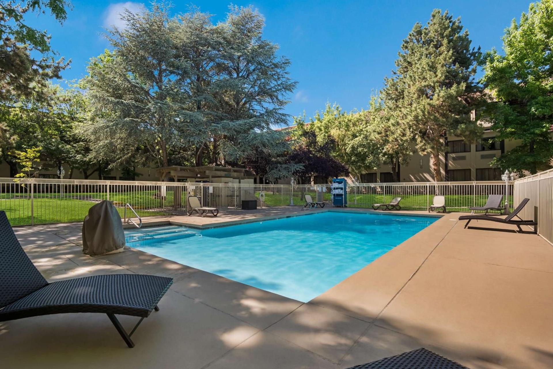 SureStay Plus Hotel by Best Western Reno Airport photo 2