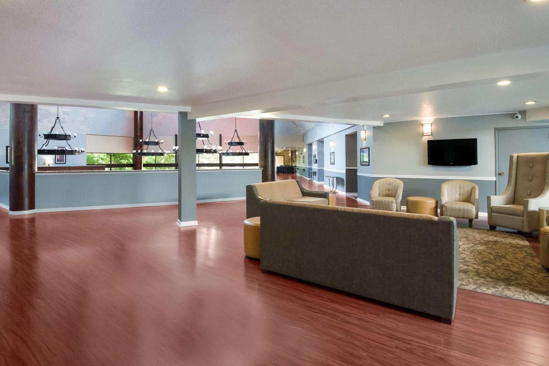 SureStay Plus Hotel by Best Western Reno Airport photo 13