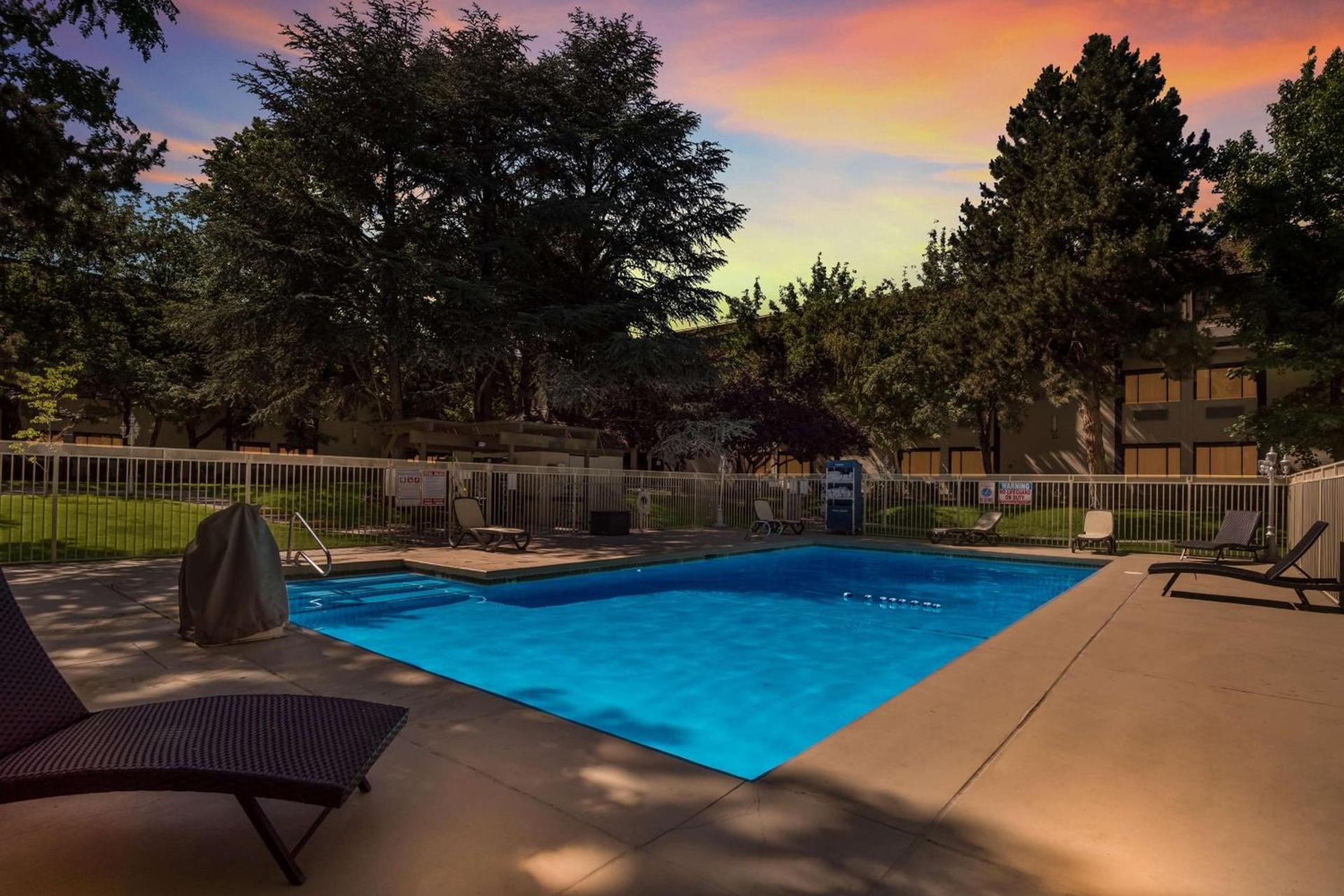 SureStay Plus Hotel by Best Western Reno Airport photo 45