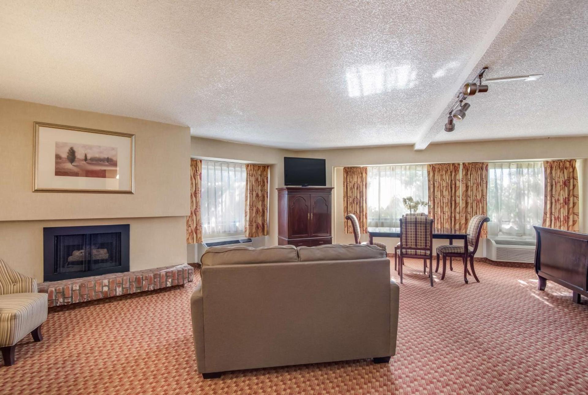 SureStay Plus Hotel by Best Western Reno Airport photo 20