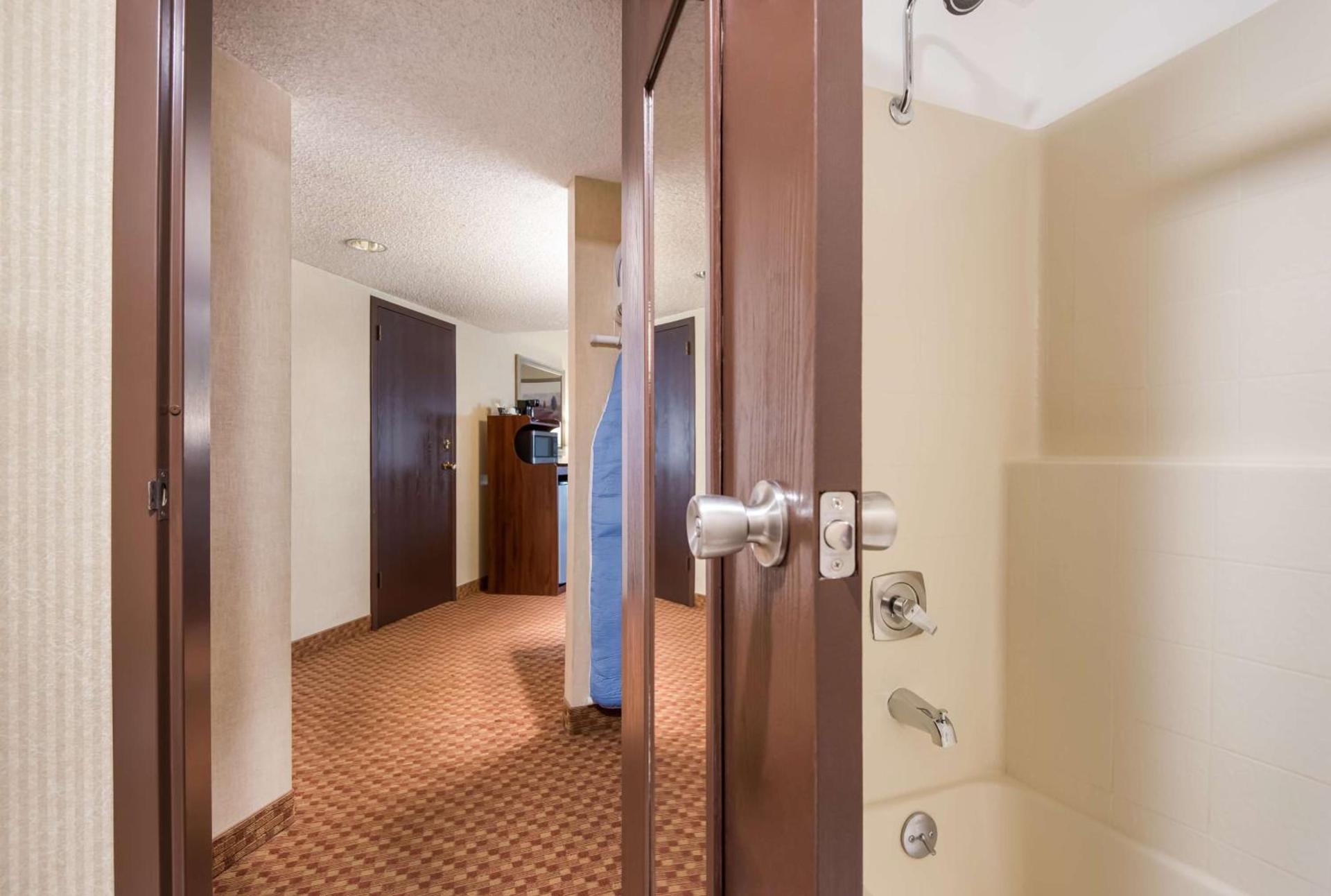SureStay Plus Hotel by Best Western Reno Airport photo 21