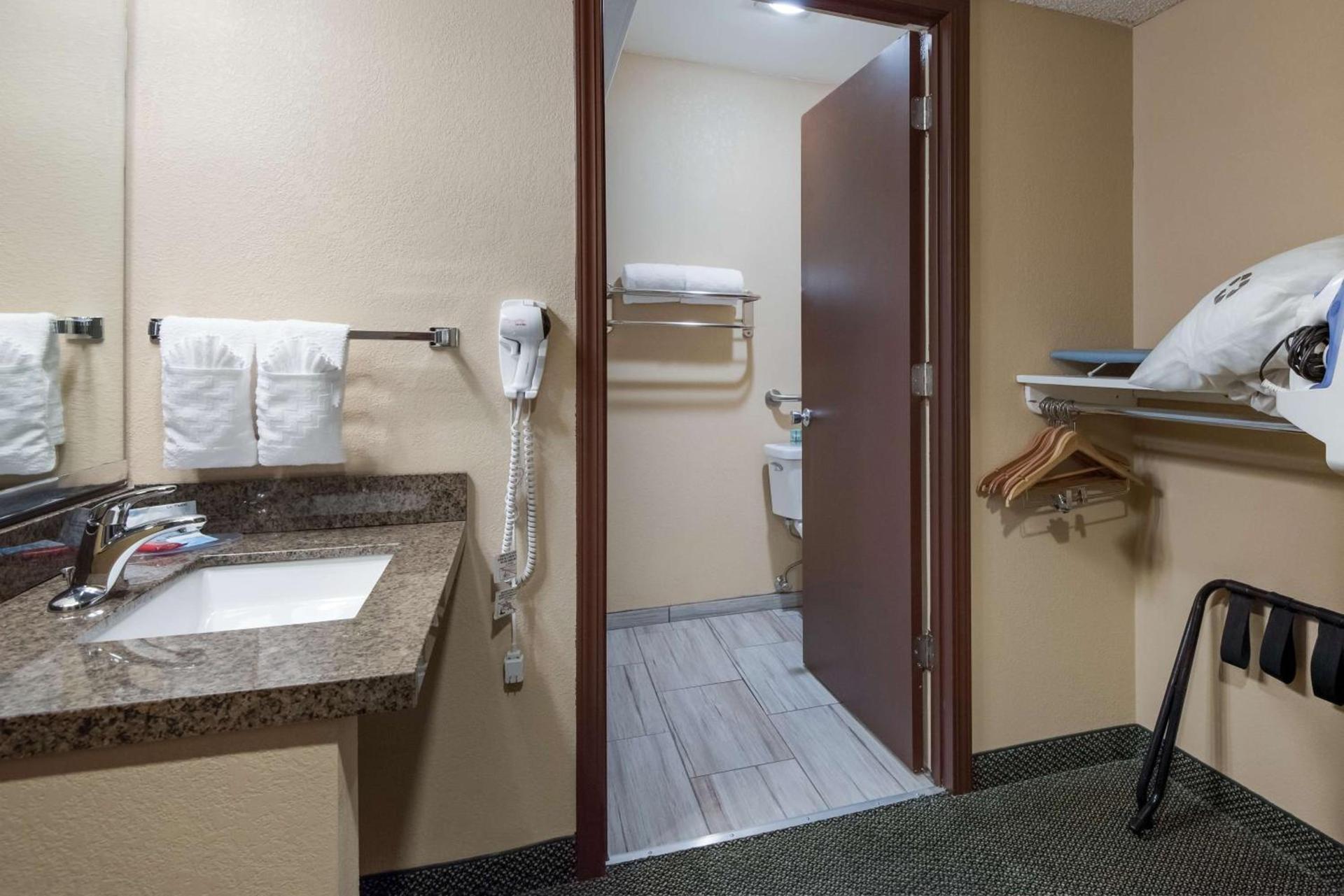 SureStay Plus Hotel by Best Western Reno Airport photo 34