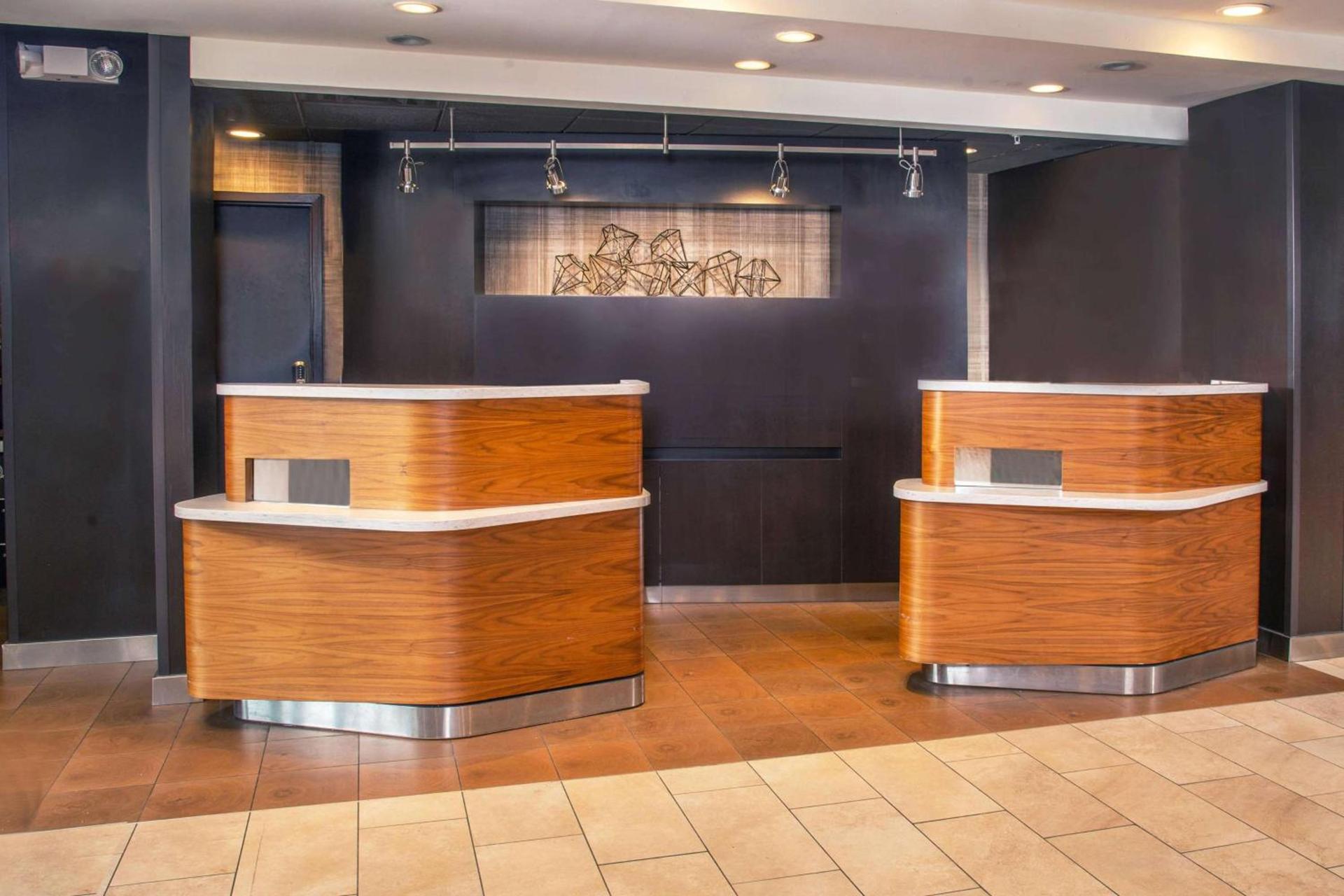 Comfort Inn & Suites Bethlehem Lehigh Valley Airport photo 15