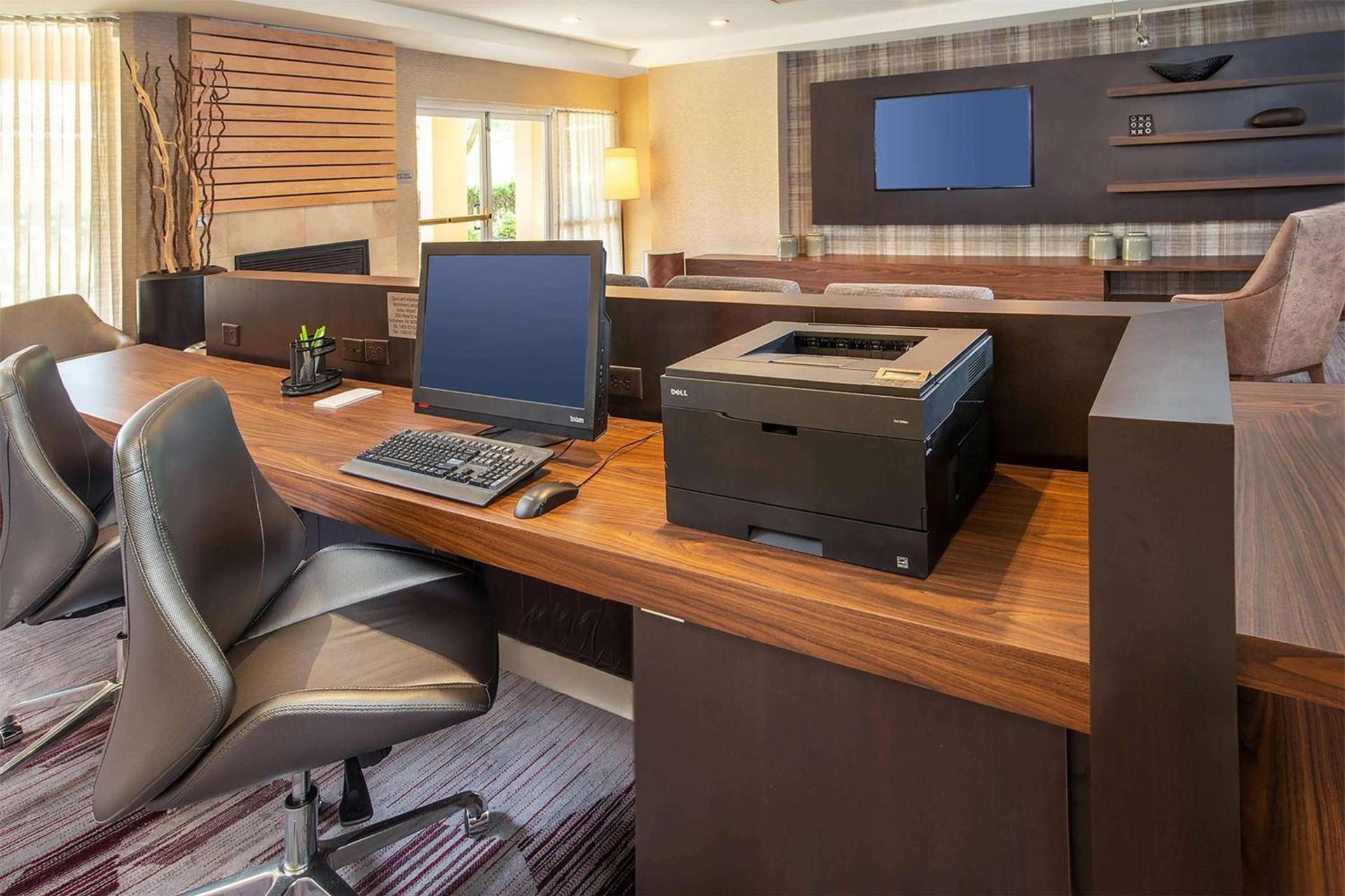Comfort Inn & Suites Bethlehem Lehigh Valley Airport photo 26