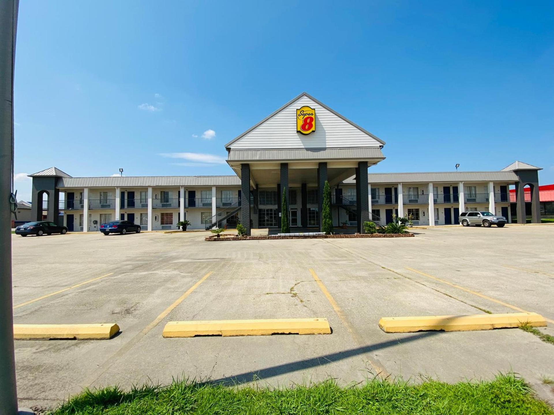 Super 8 by Wyndham New Iberia photo 36