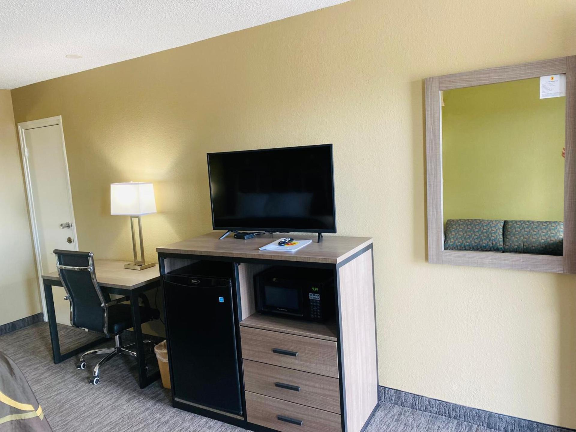 Super 8 by Wyndham New Iberia photo 44