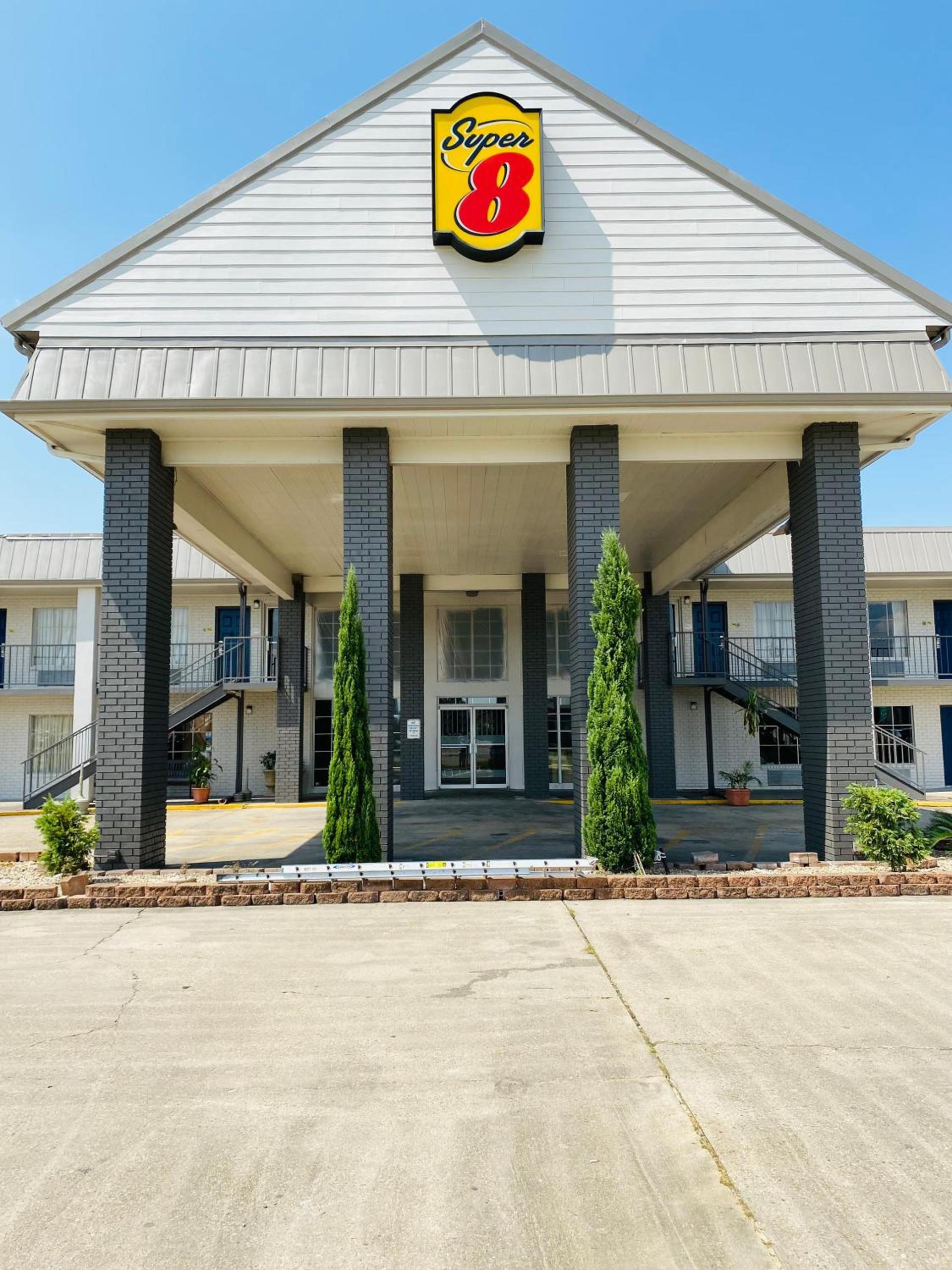 Super 8 by Wyndham New Iberia photo 46