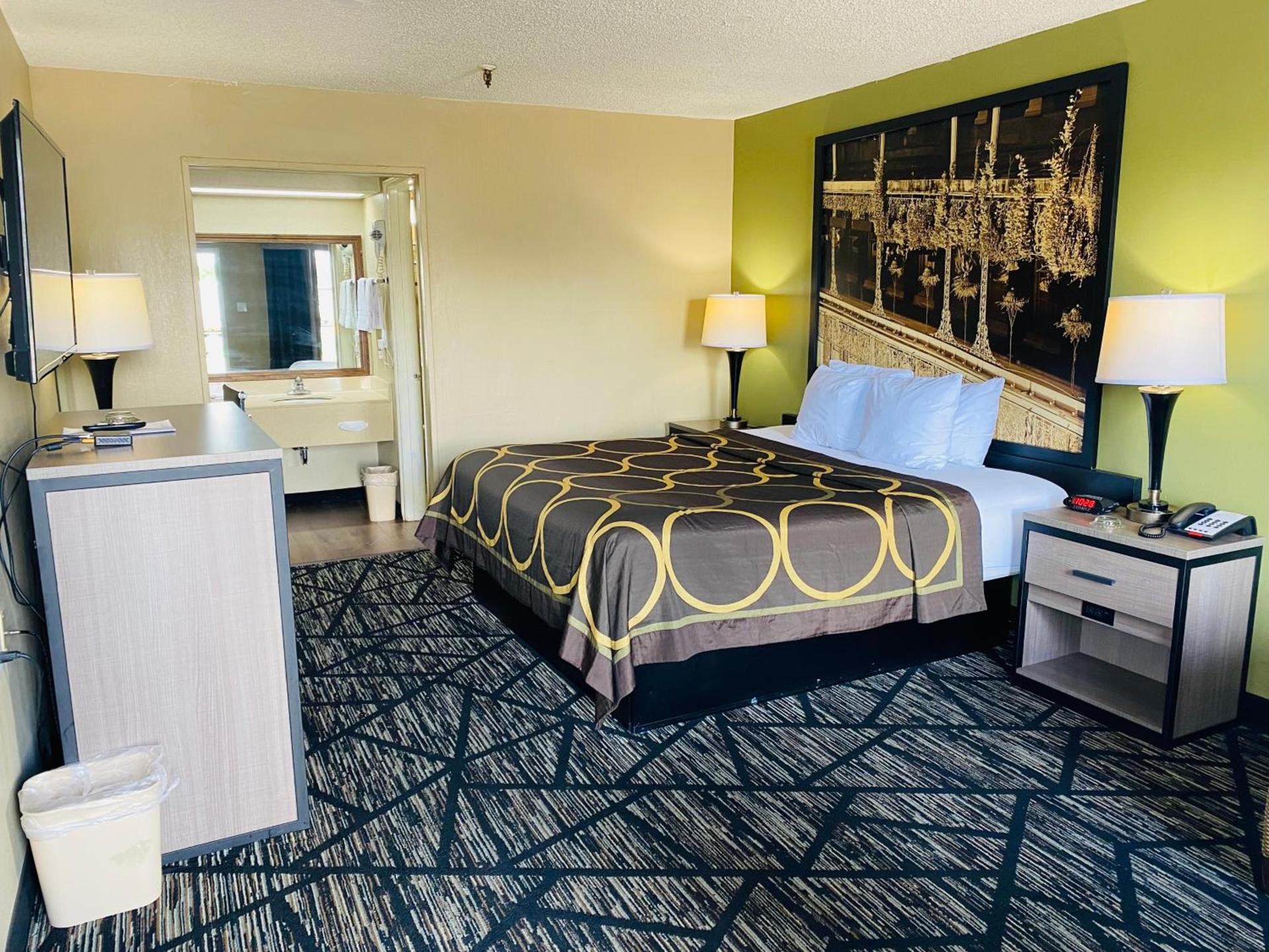 Super 8 by Wyndham New Iberia photo 48