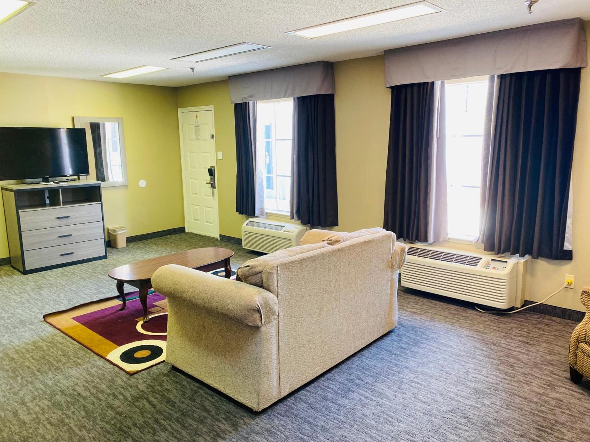 Super 8 by Wyndham New Iberia photo 50