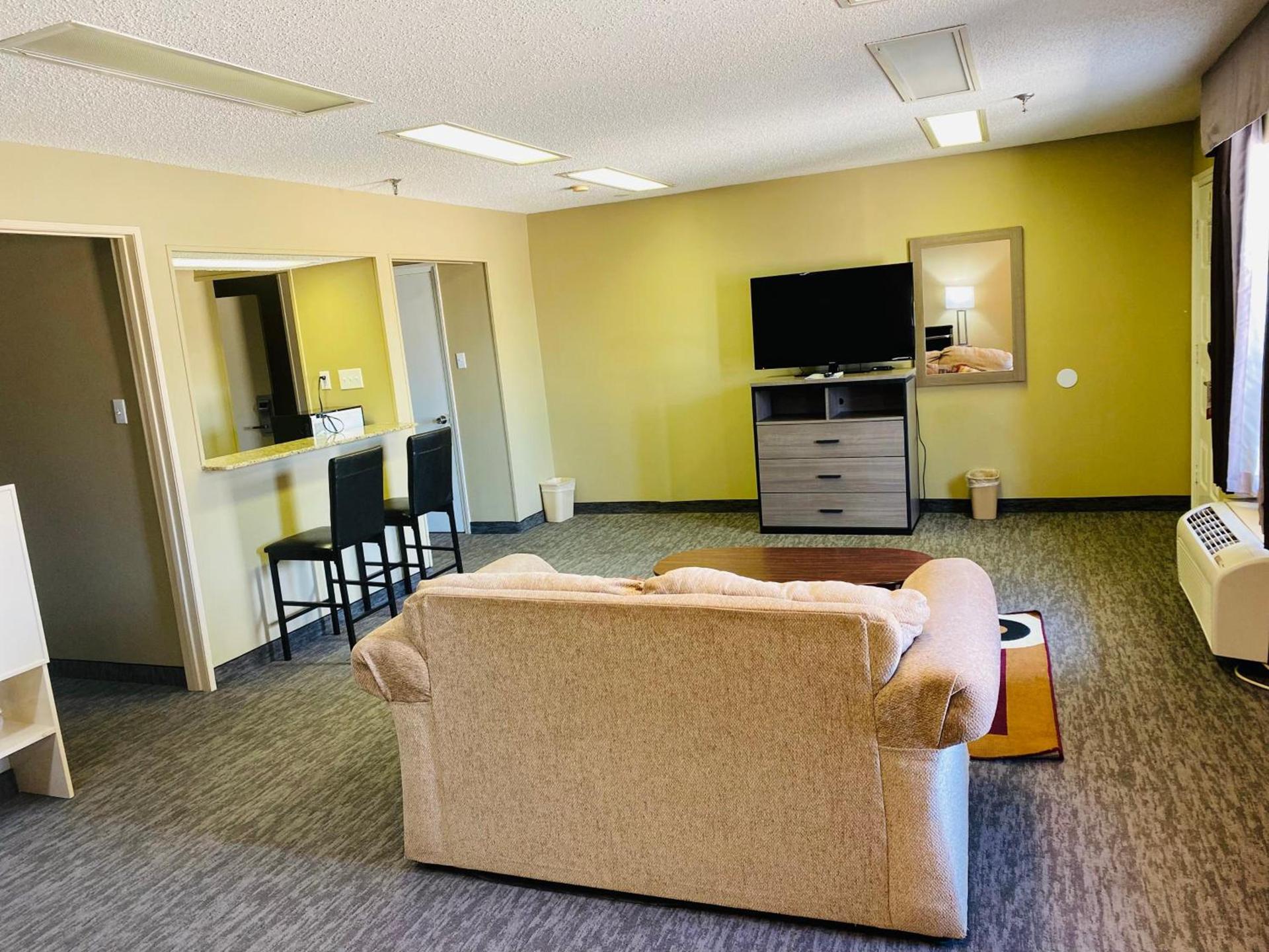 Super 8 by Wyndham New Iberia photo 51