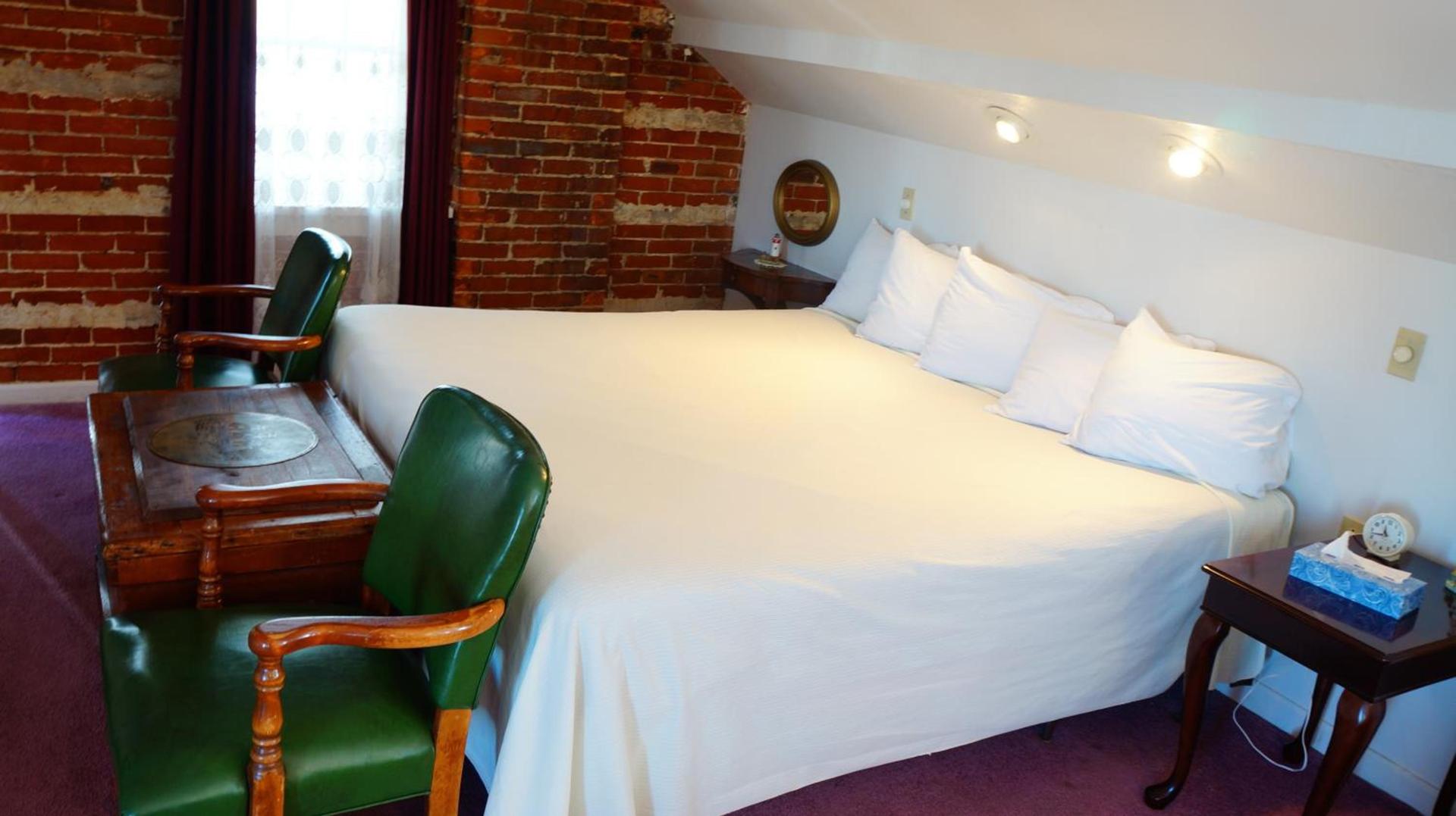 Harbor Haus Inn & Suites photo 25