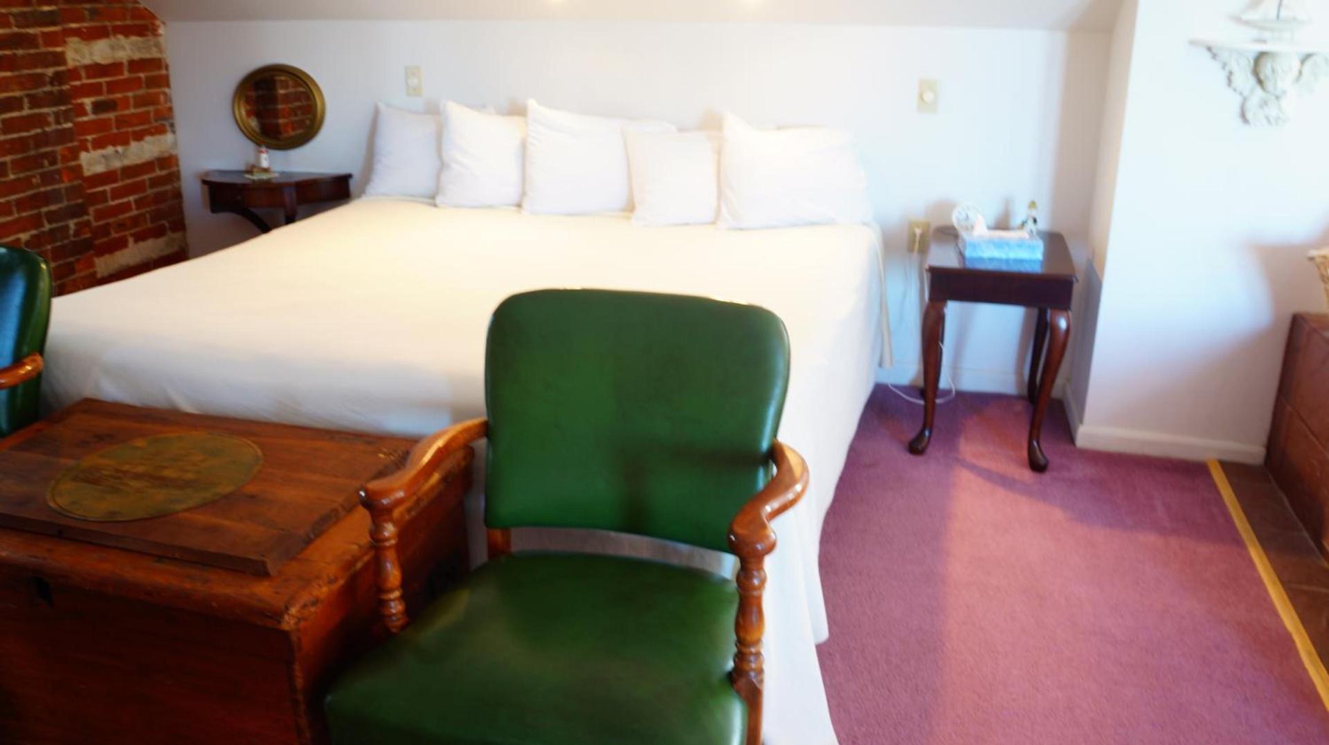 Harbor Haus Inn & Suites photo 32