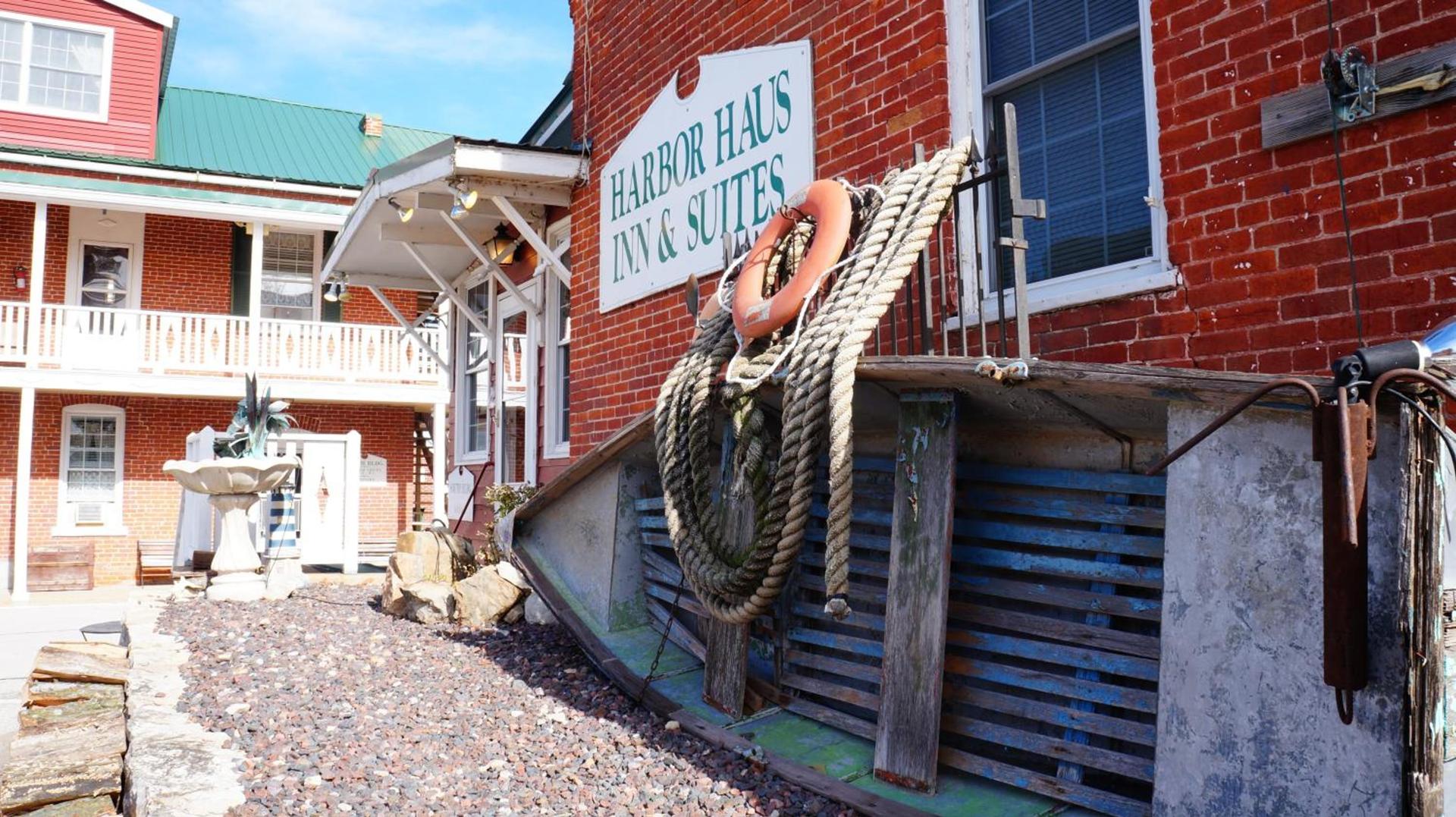 Harbor Haus Inn & Suites photo 21