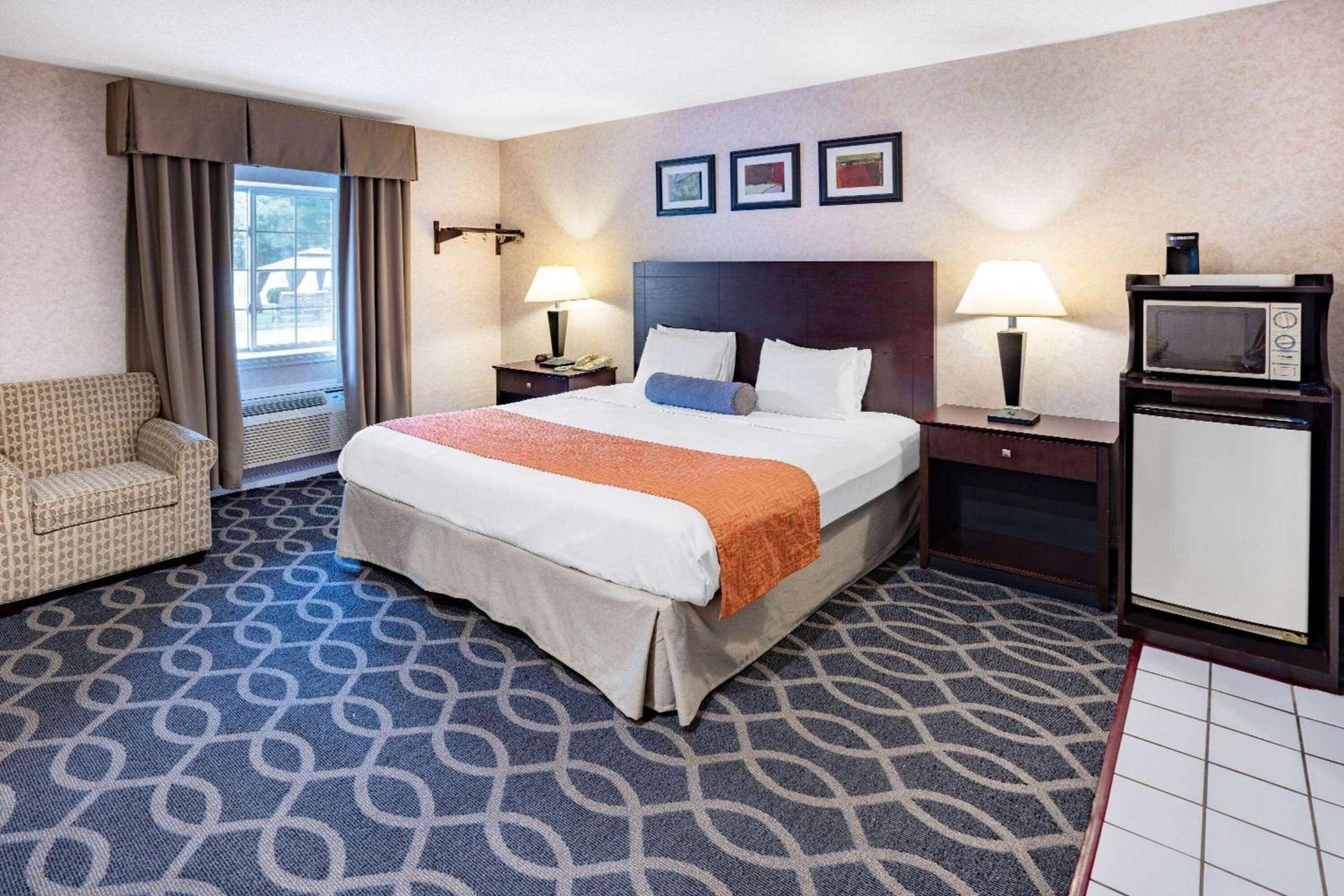 Howard Johnson by Wyndham Lenox photo 8