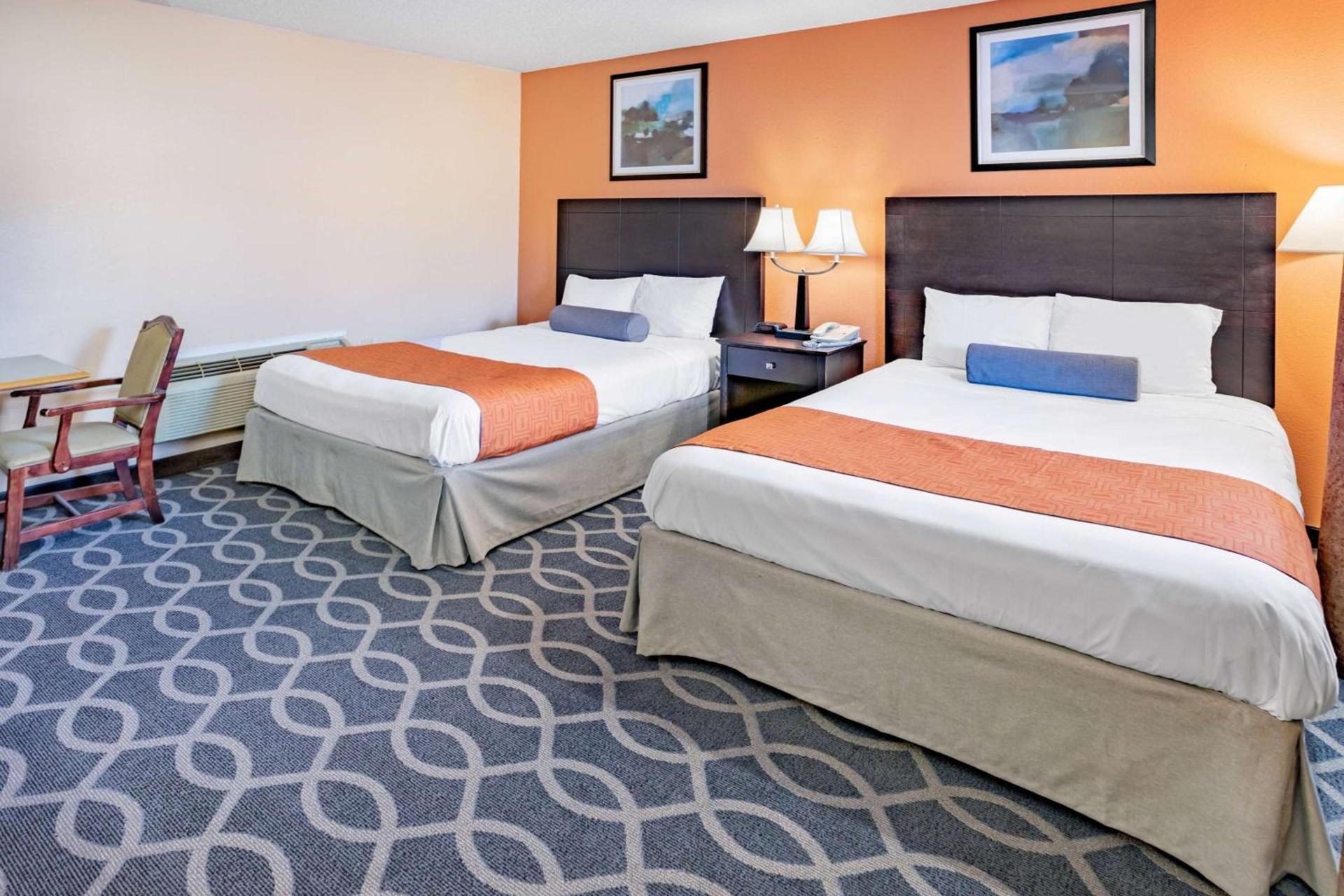 Howard Johnson by Wyndham Lenox photo 11
