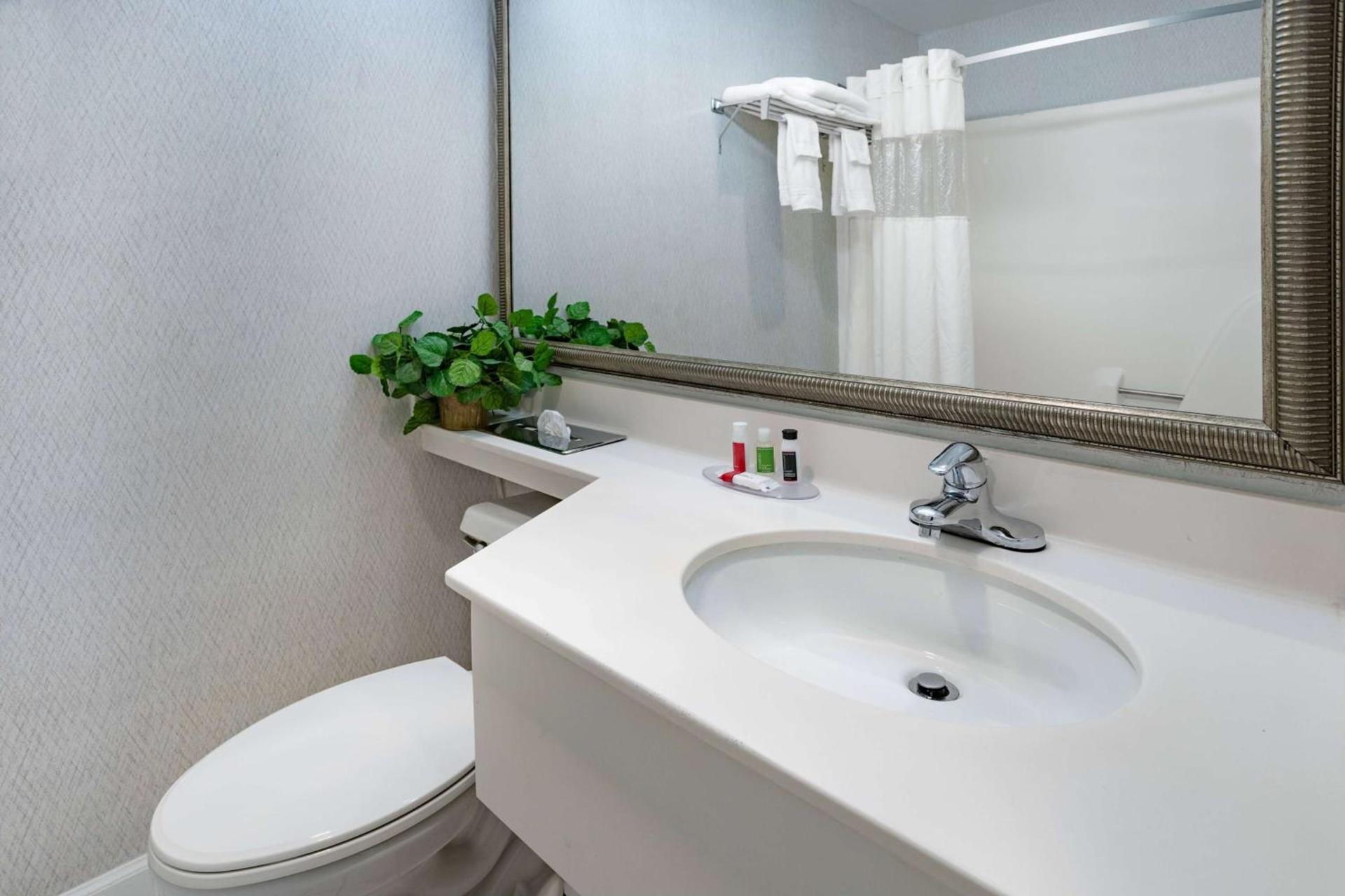 Howard Johnson by Wyndham Lenox photo 16