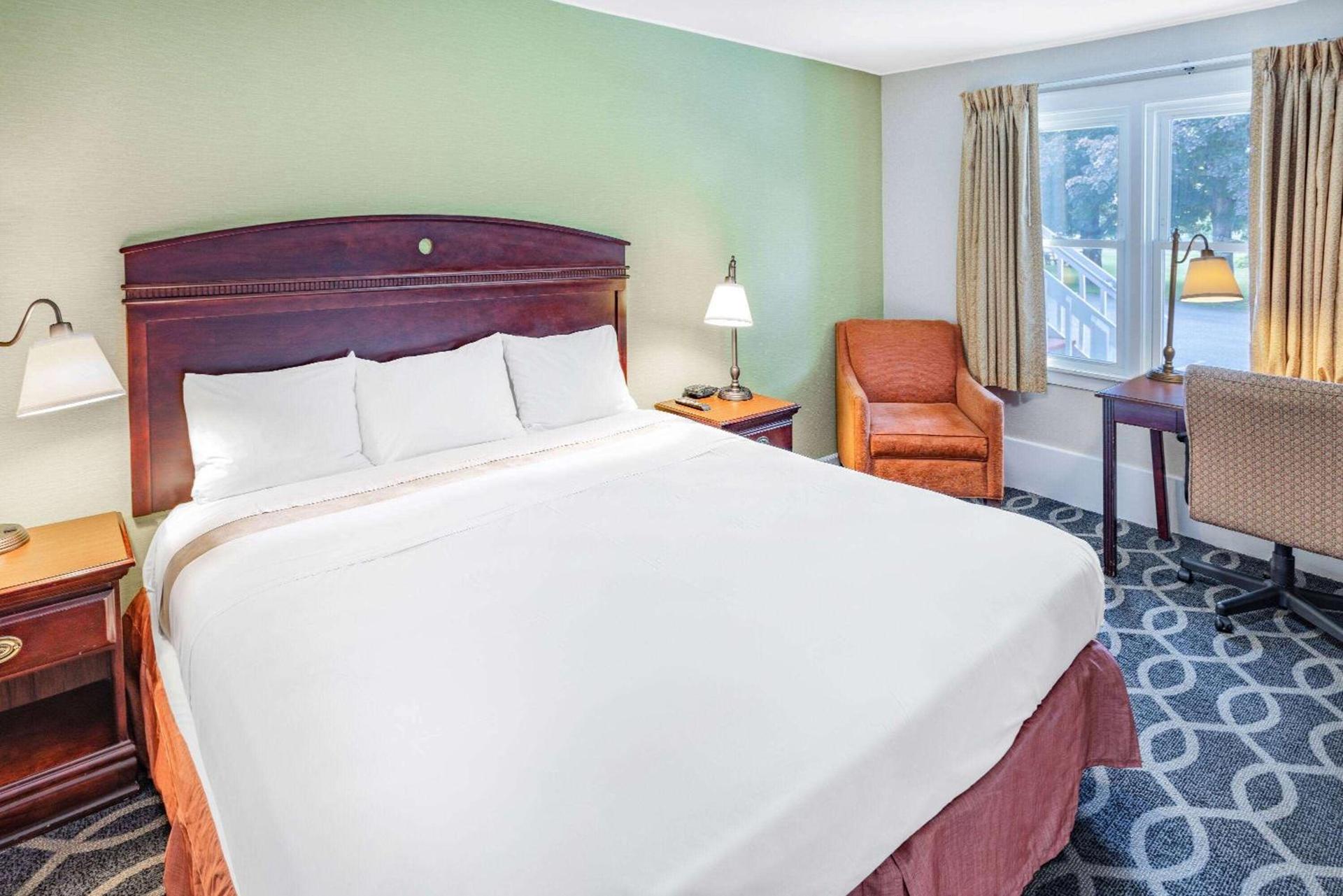 Travelodge by Wyndham Great Barrington Berkshires photo 8