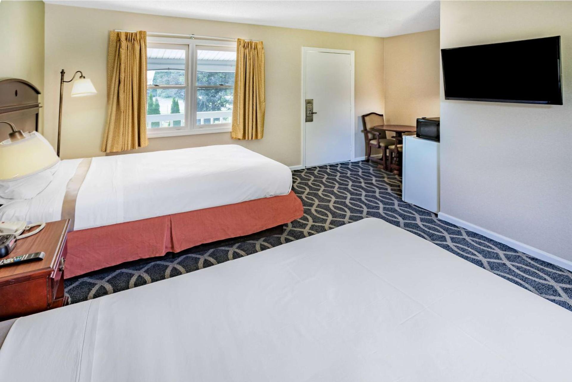 Travelodge by Wyndham Great Barrington Berkshires photo 12