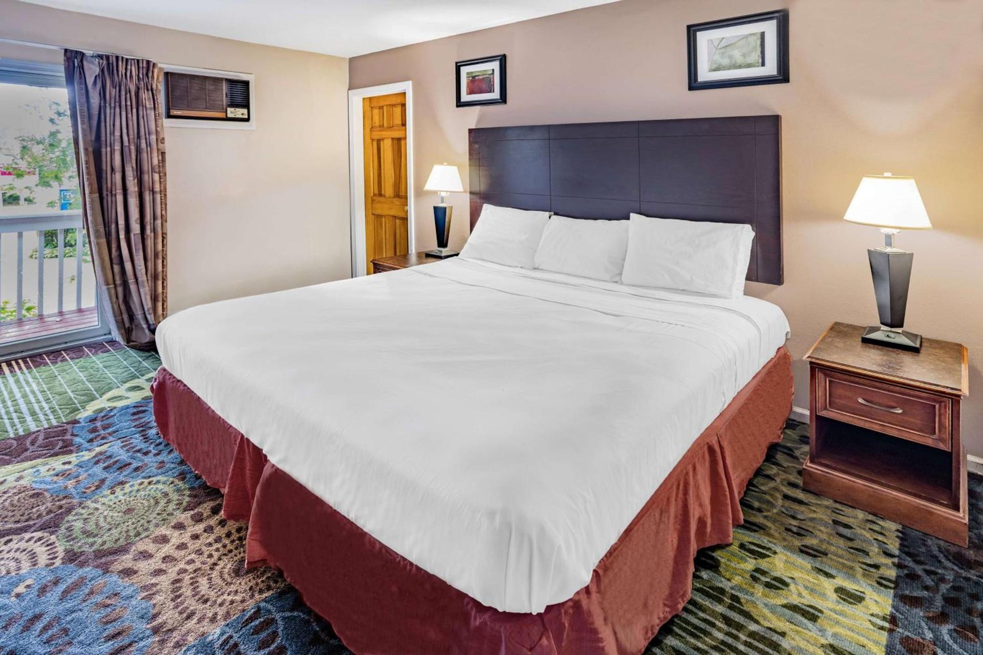 Travelodge by Wyndham Great Barrington Berkshires photo 14