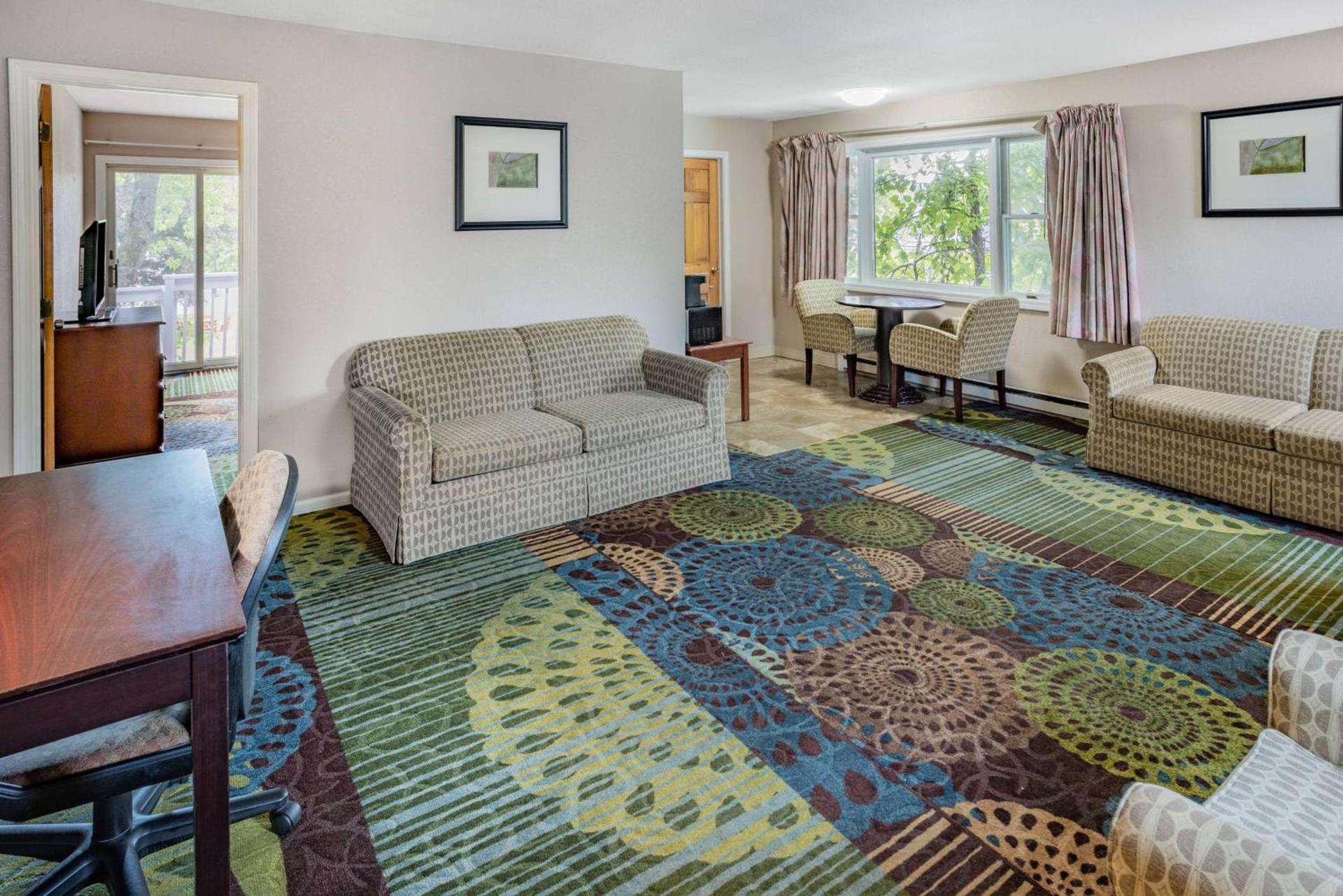 Travelodge by Wyndham Great Barrington Berkshires photo 15
