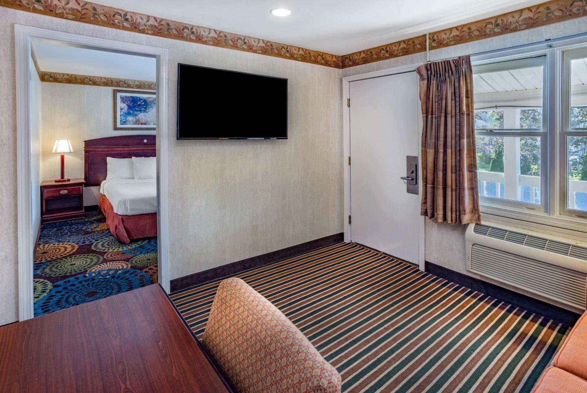 Travelodge by Wyndham Great Barrington Berkshires photo 13