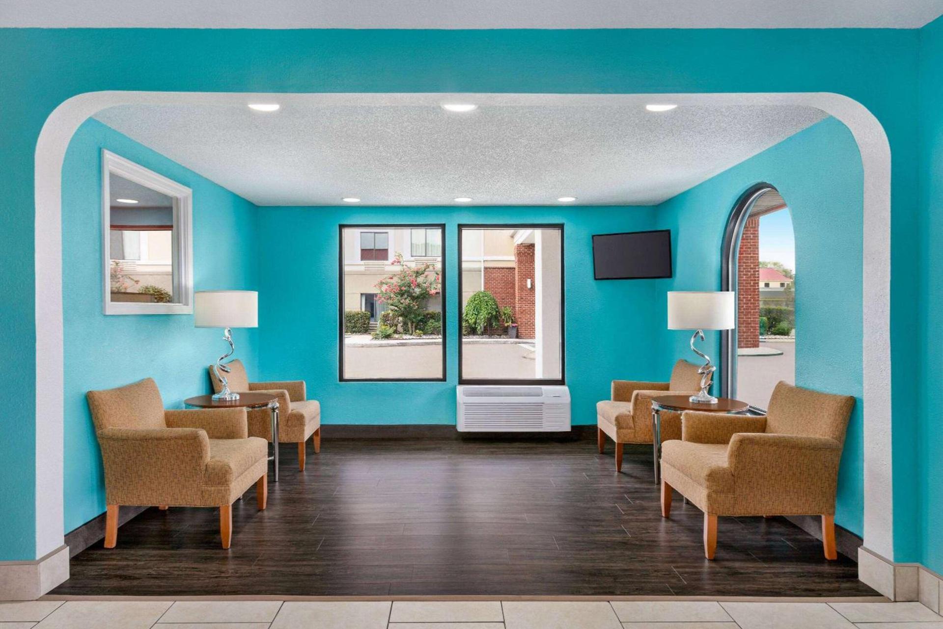 Howard Johnson by Wyndham Chattanooga Lookout Mountain I-24 photo 8