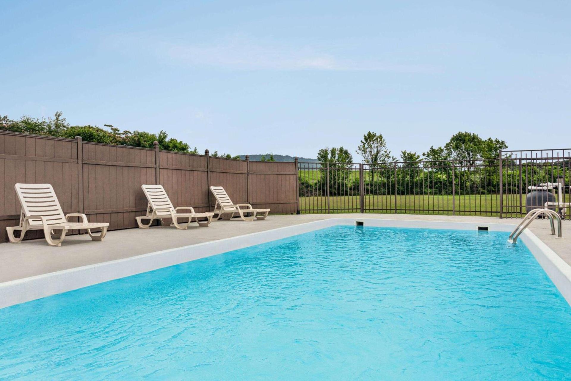 Howard Johnson by Wyndham Chattanooga Lookout Mountain I-24 photo 11