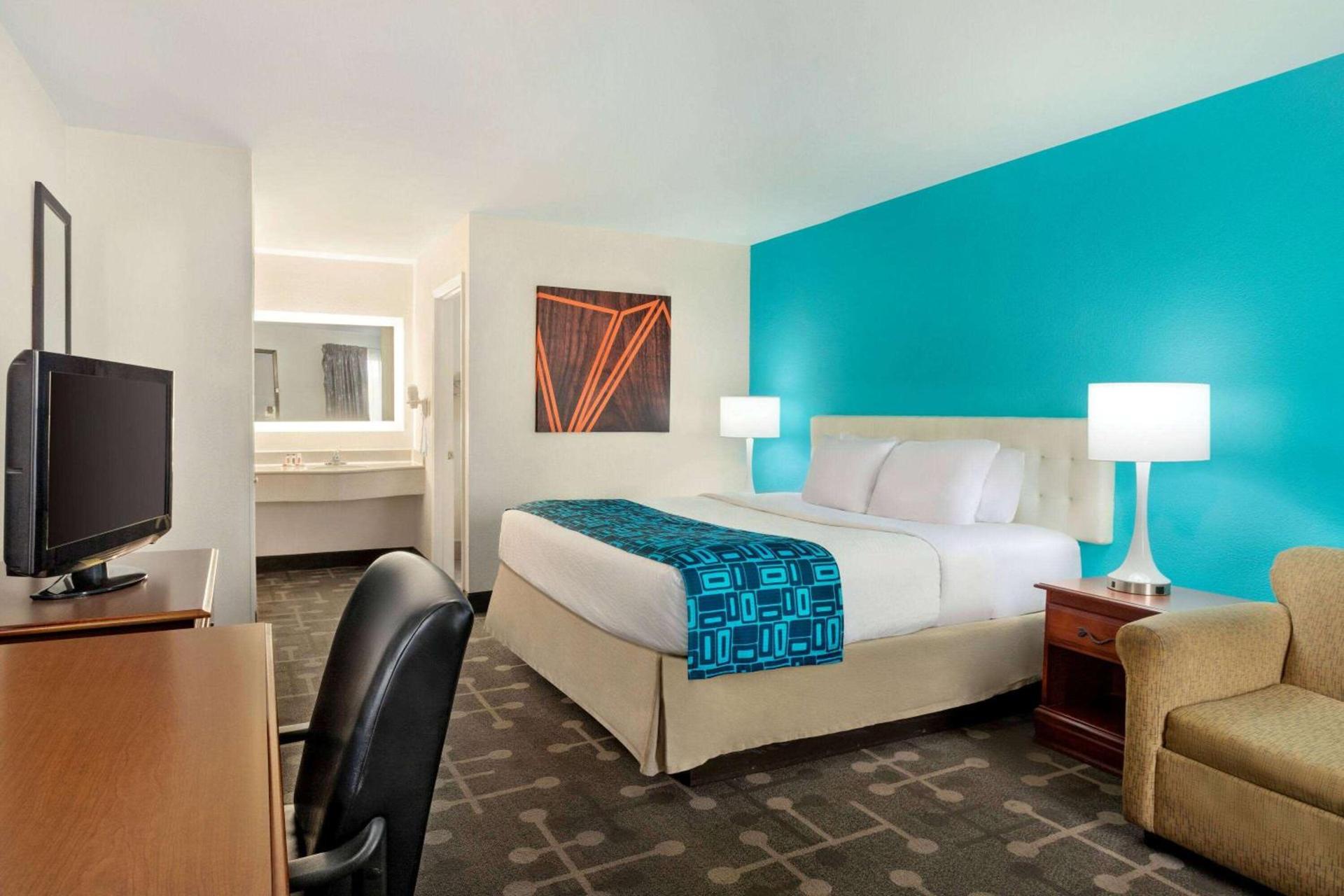 Howard Johnson by Wyndham Chattanooga Lookout Mountain I-24 photo 13