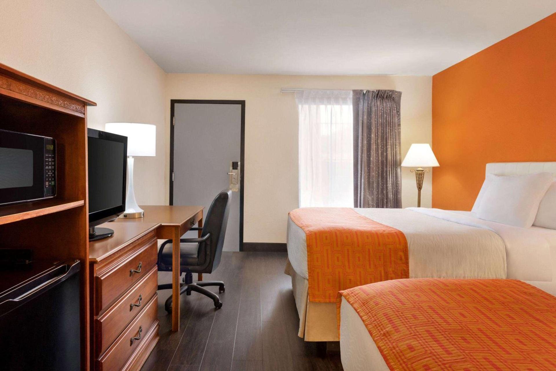 Howard Johnson by Wyndham Chattanooga Lookout Mountain I-24 photo 17