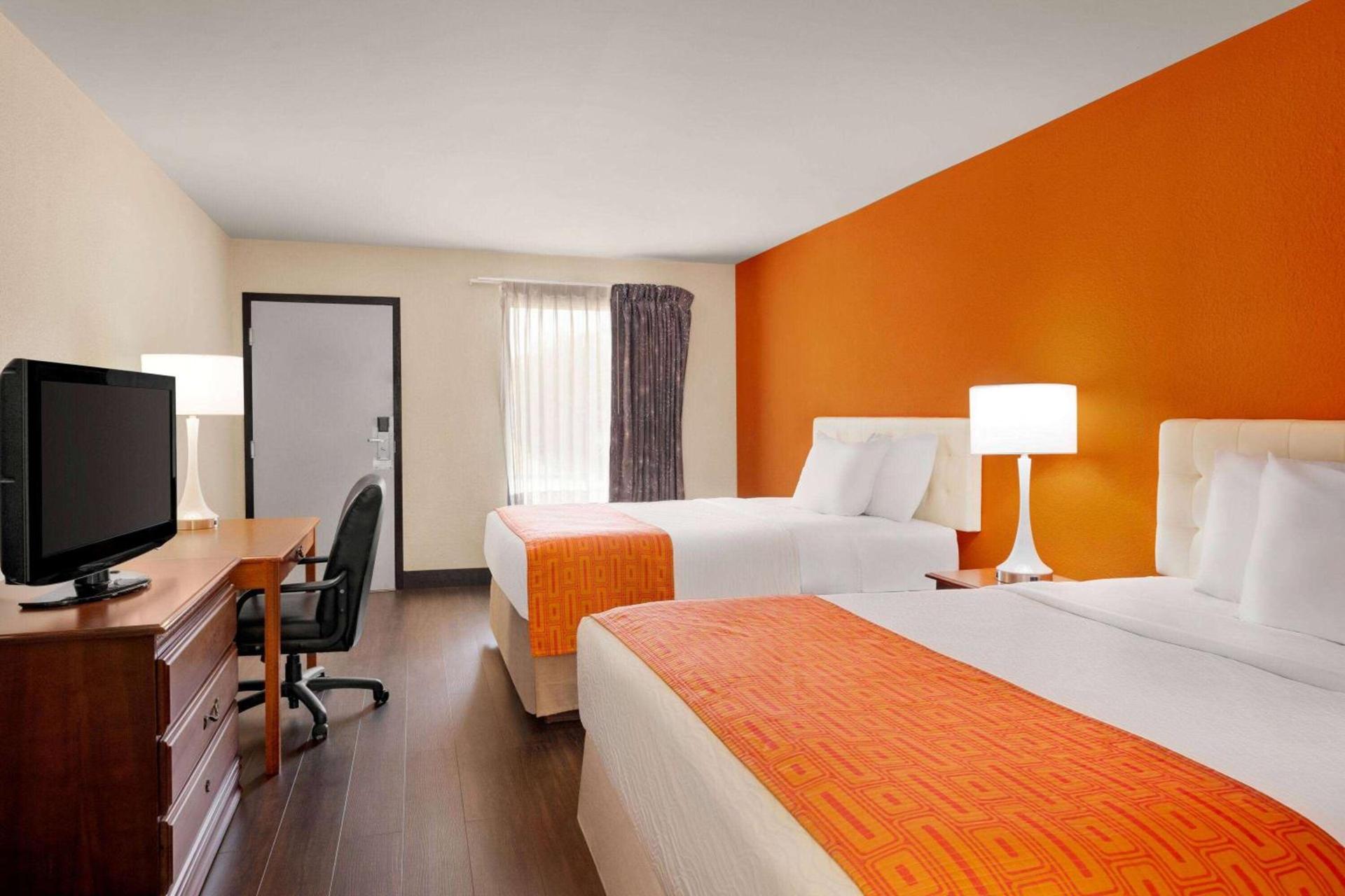Howard Johnson by Wyndham Chattanooga Lookout Mountain I-24 photo 21