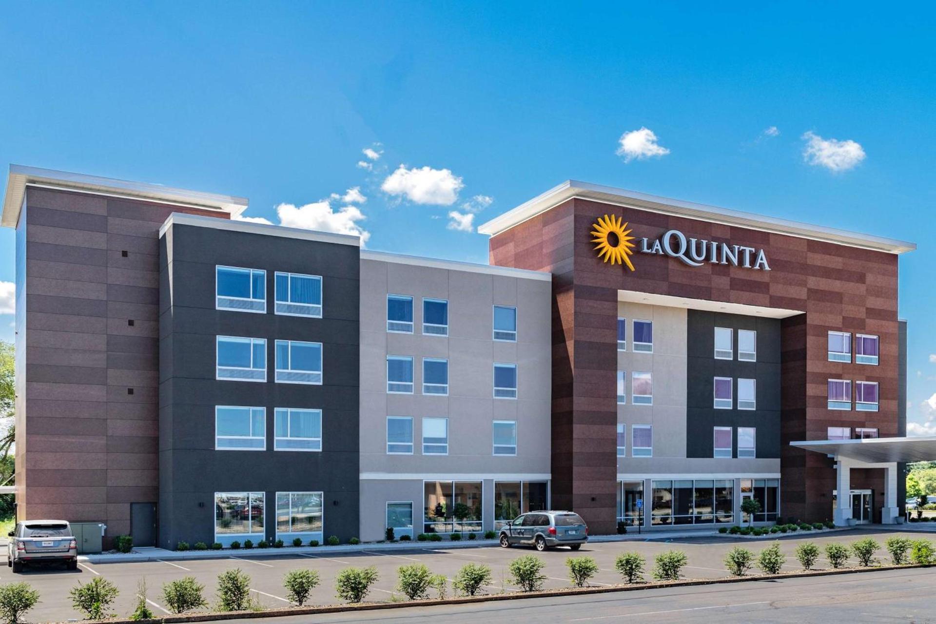 LaQuinta Suites by Wyndham South Bend Notre Dame Area — hotel in South Bend