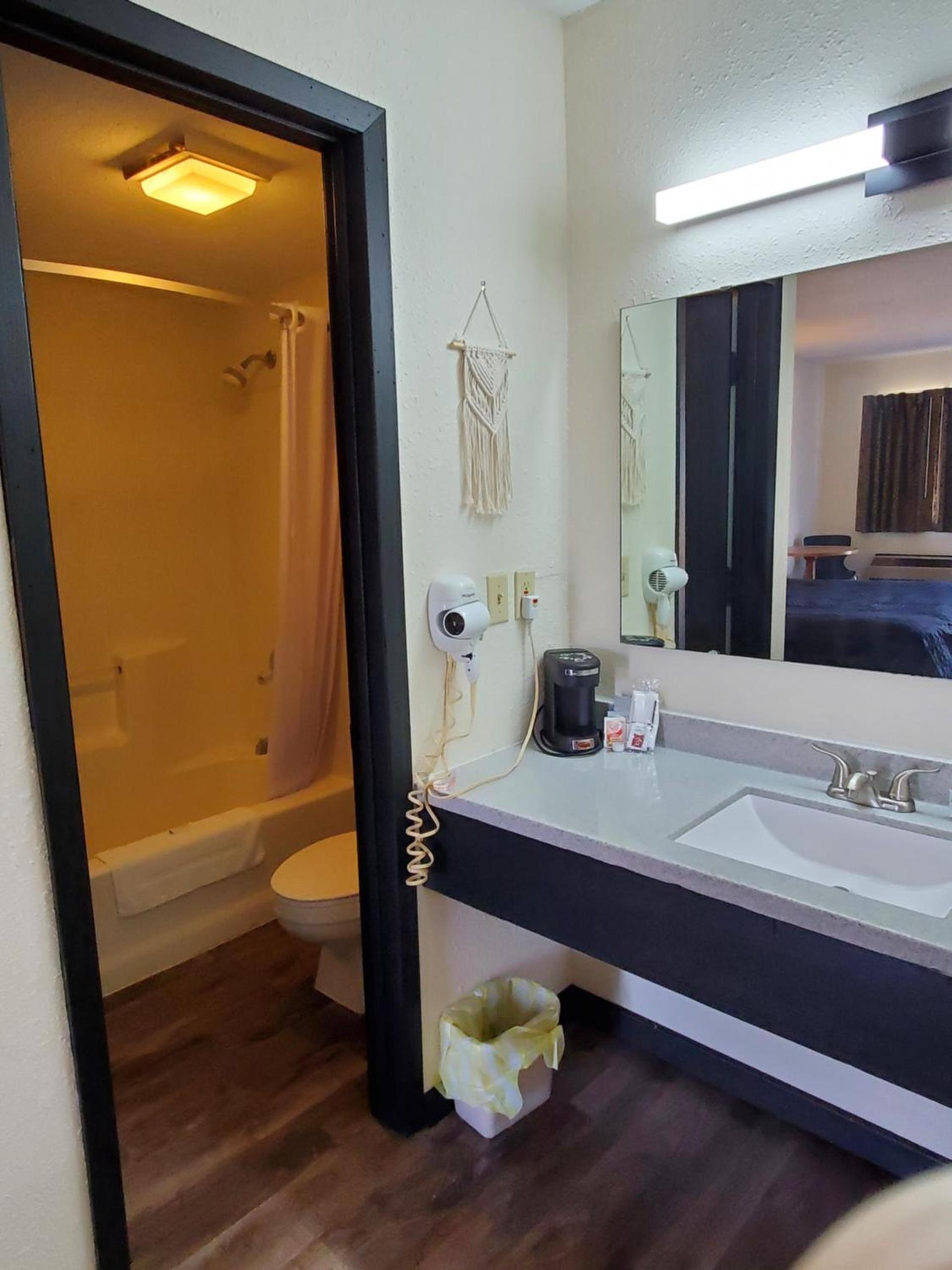 Cactus Inn and Suites photo 2