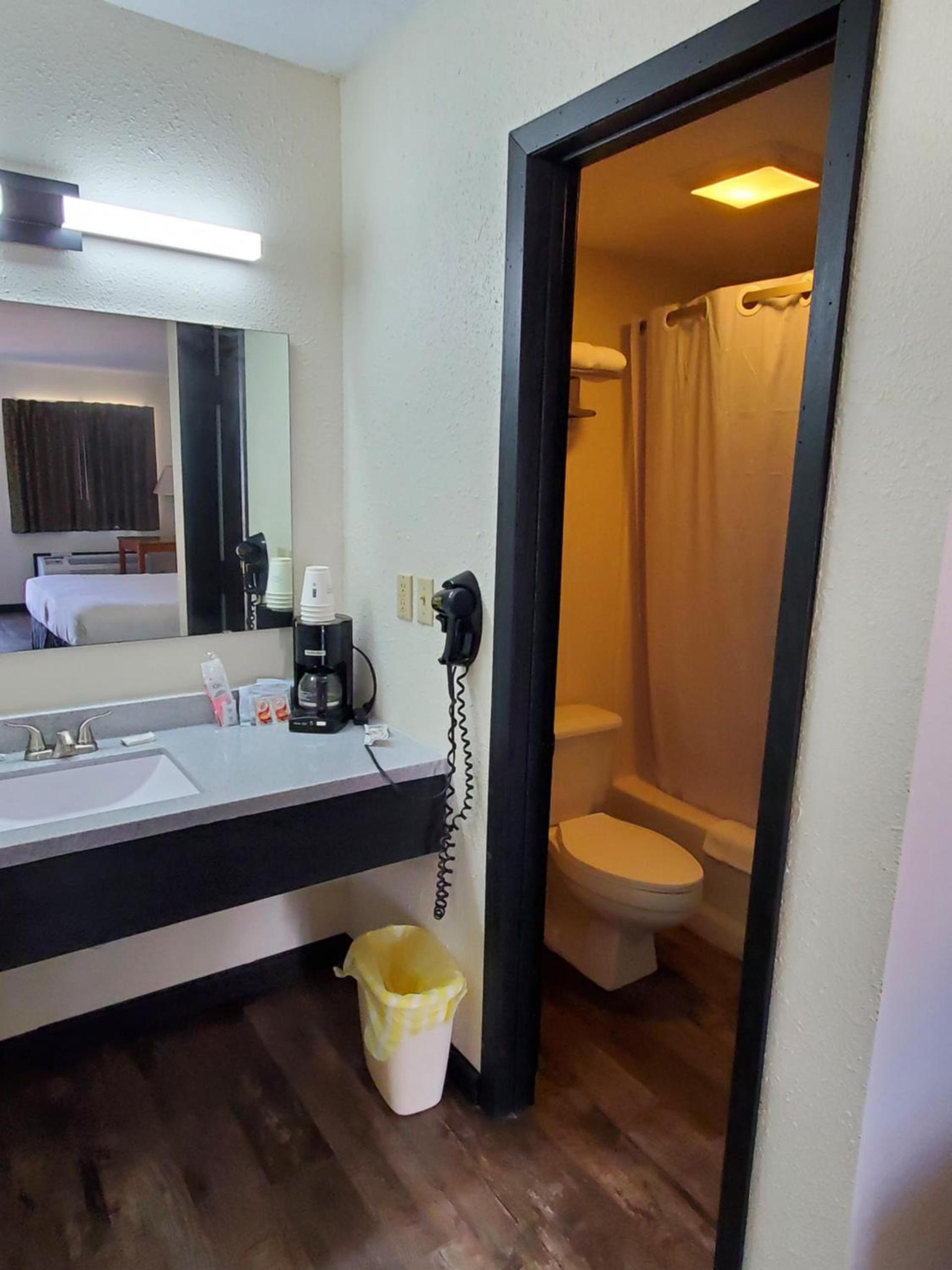 Cactus Inn and Suites photo 14