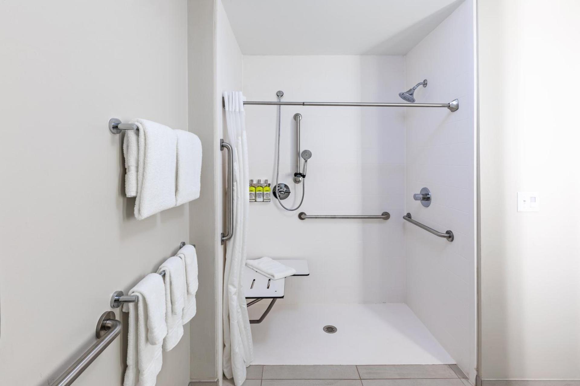 Holiday Inn Express & Suites Purcell by IHG photo 12