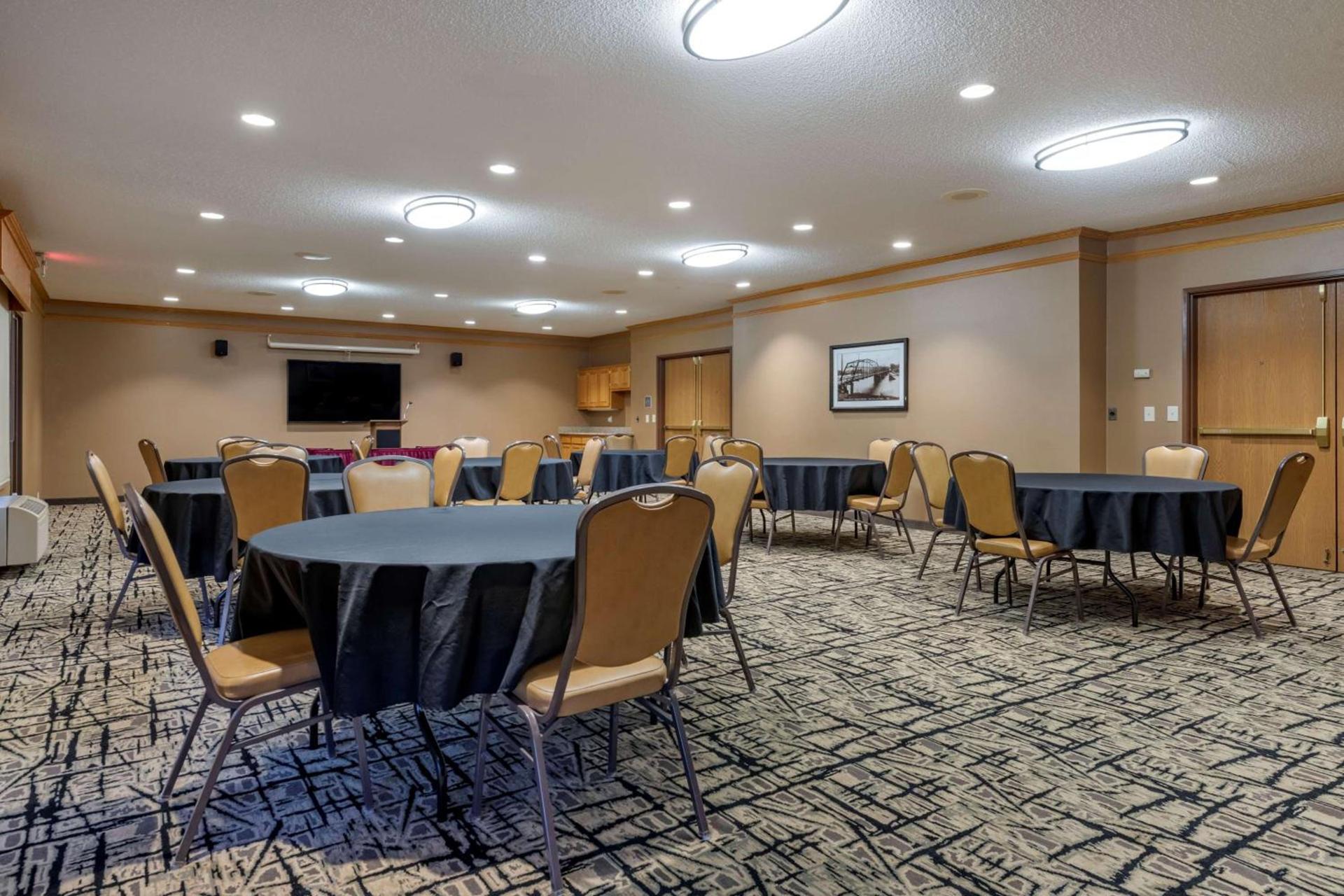 Best Western Plus Chelsea Hotel photo 48