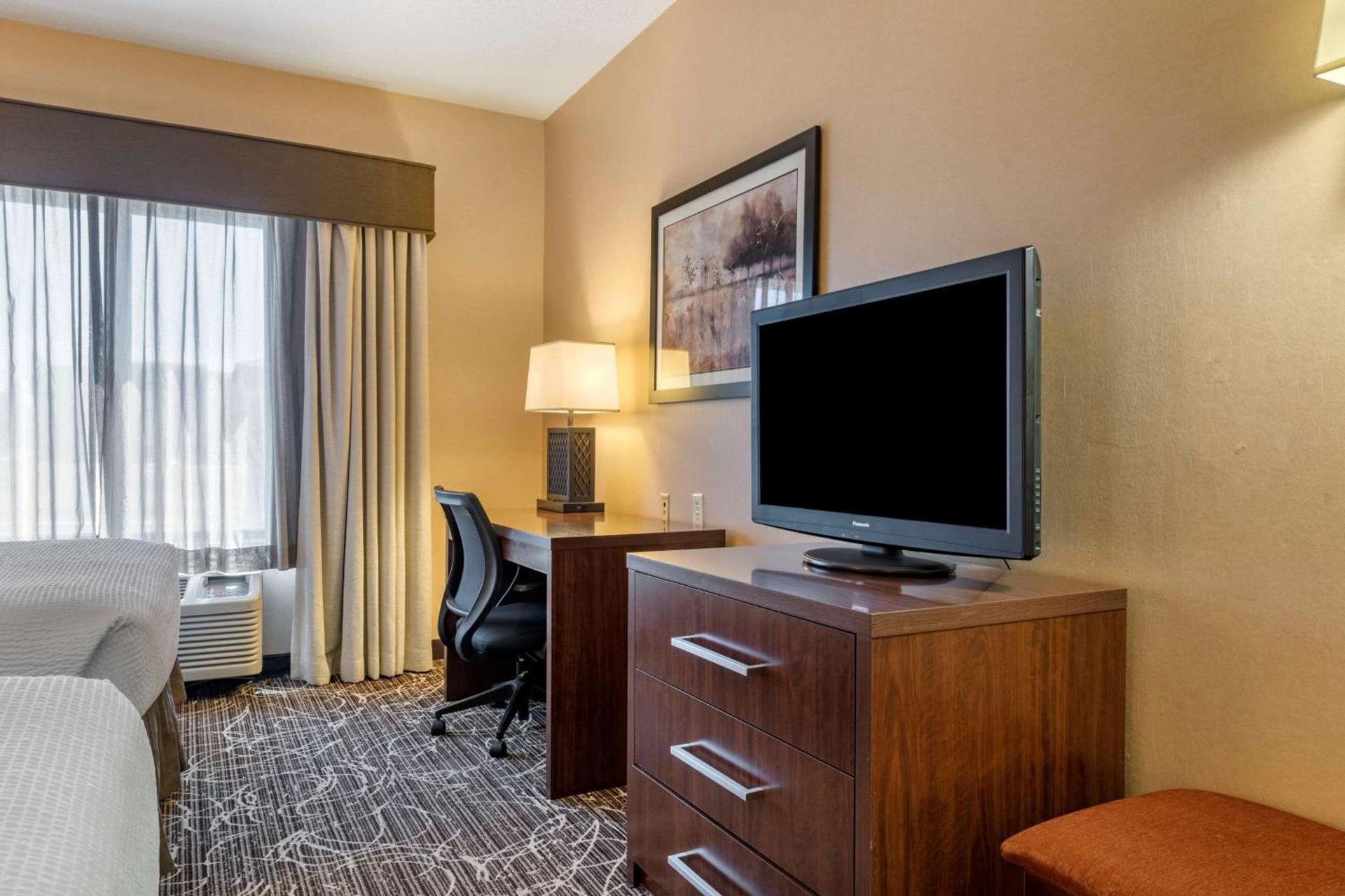 Best Western Plus Chelsea Hotel photo 13