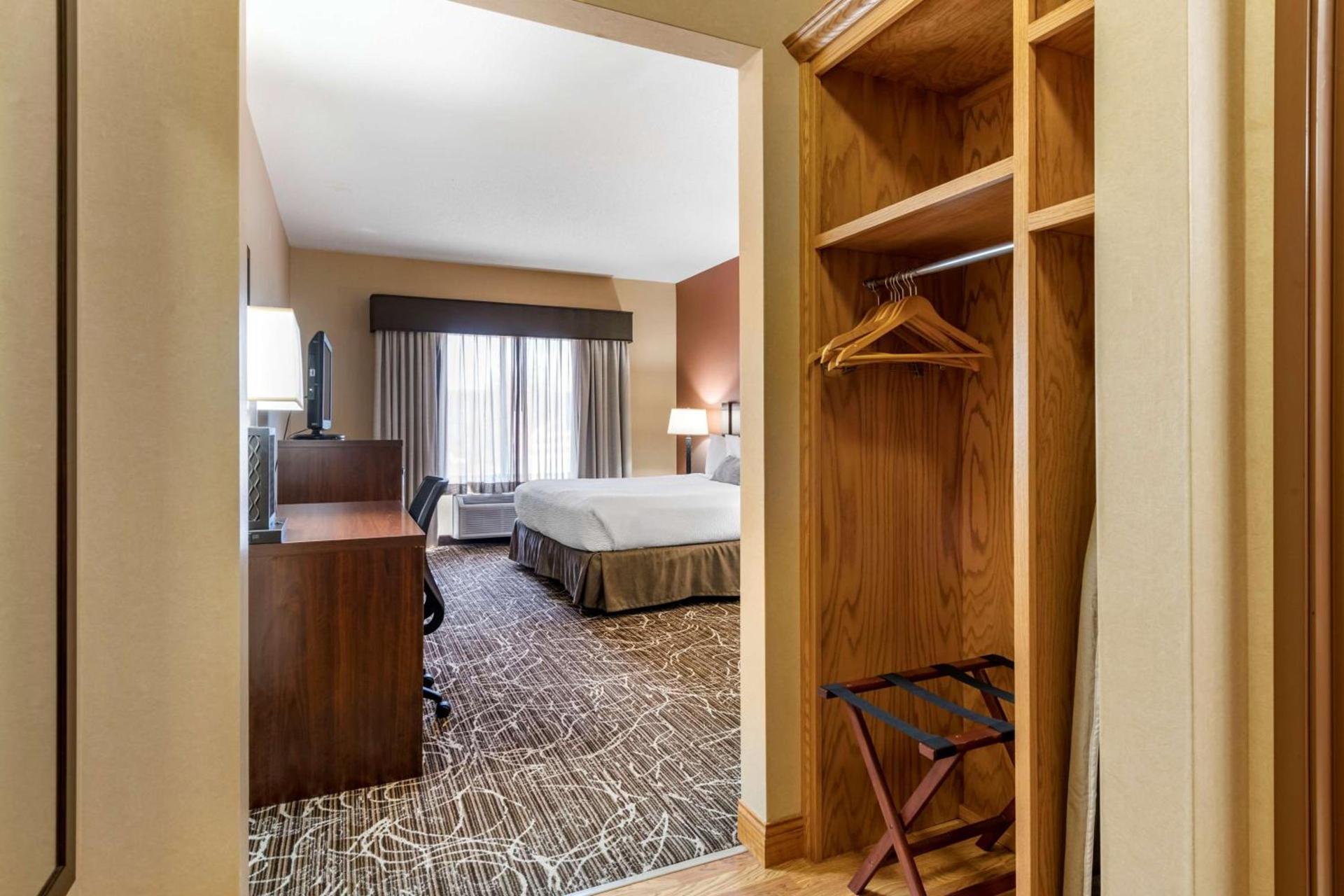 Best Western Plus Chelsea Hotel photo 18