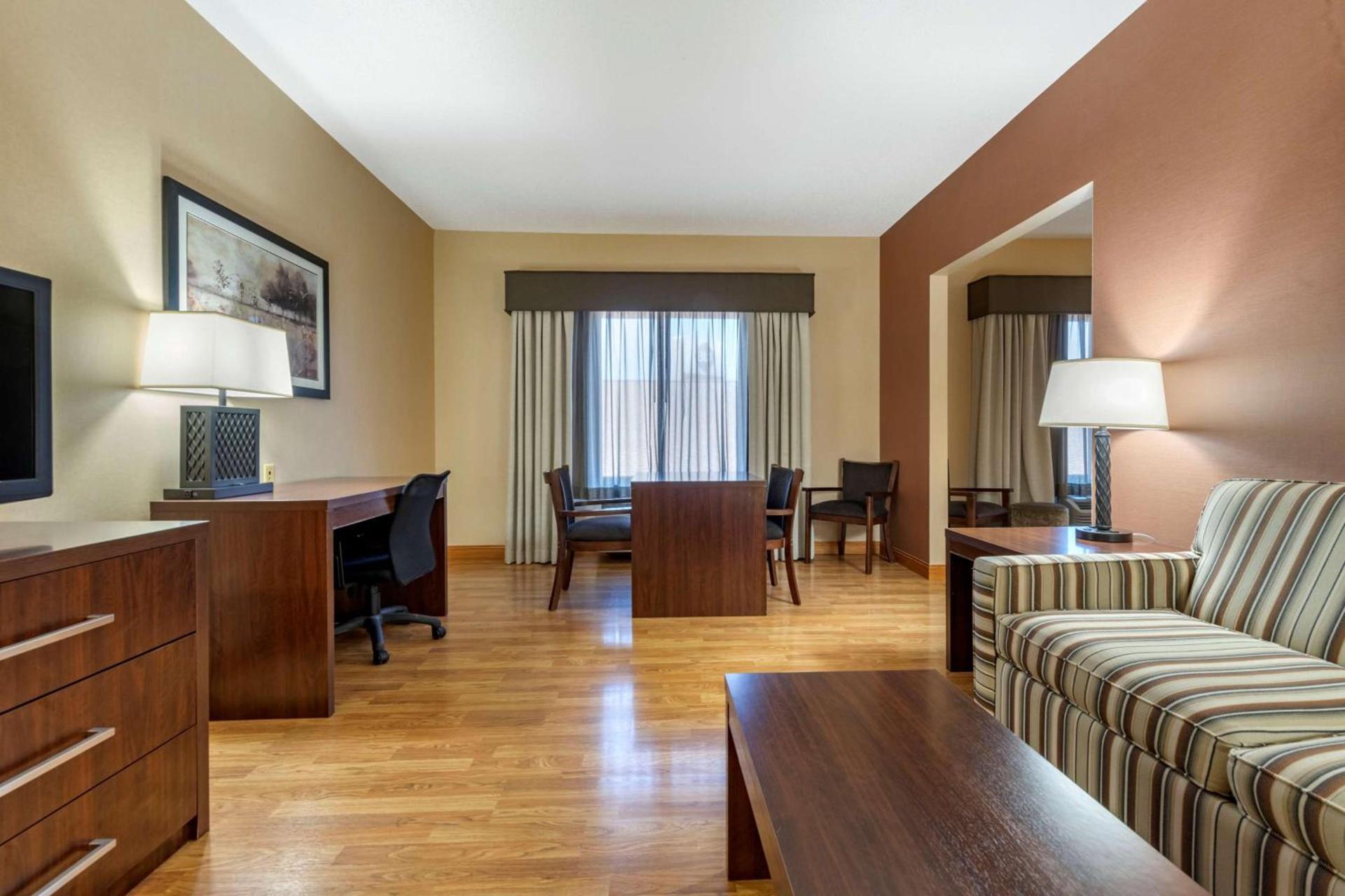 Best Western Plus Chelsea Hotel photo 31