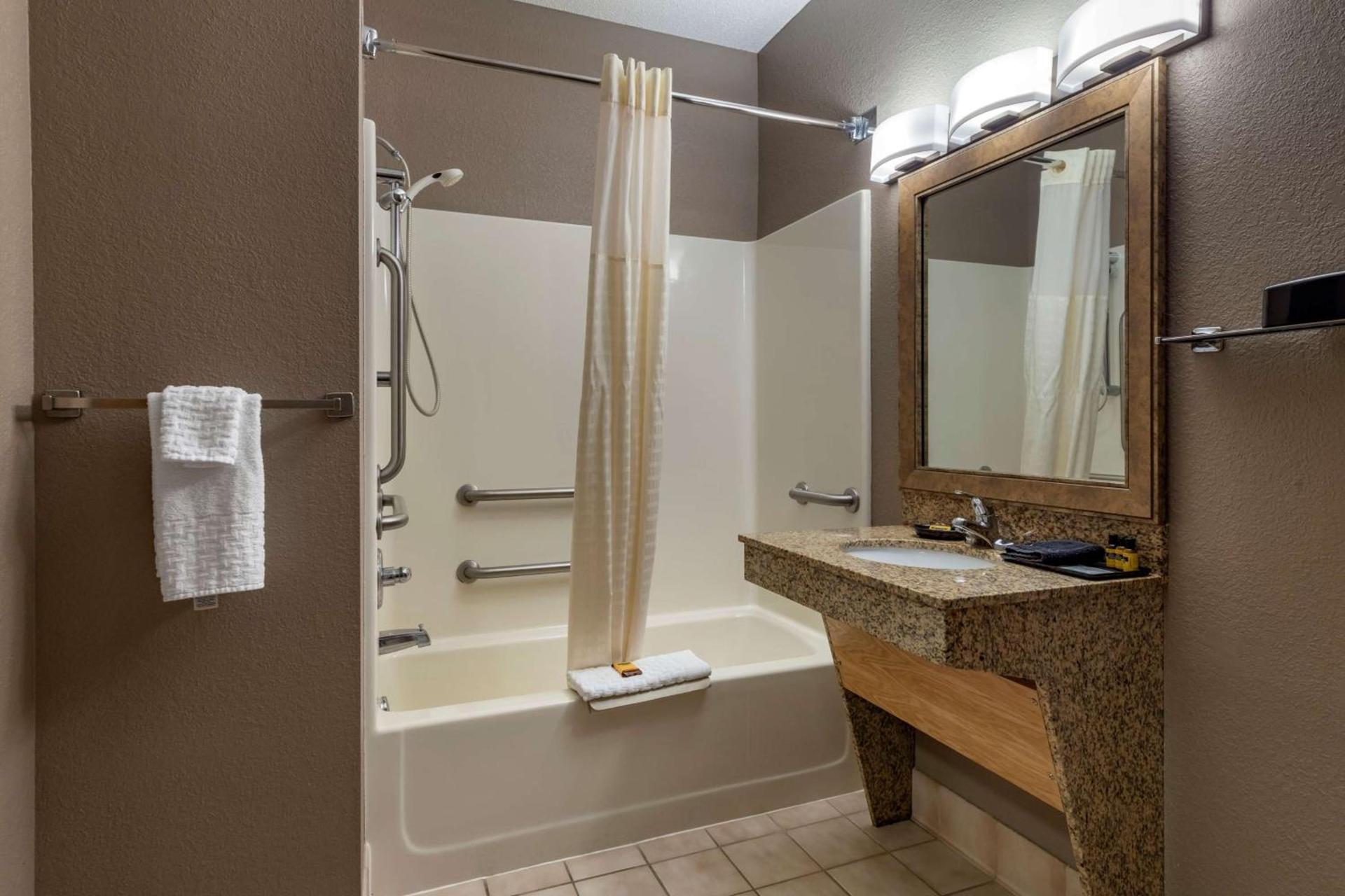 Best Western Plus Chelsea Hotel photo 35