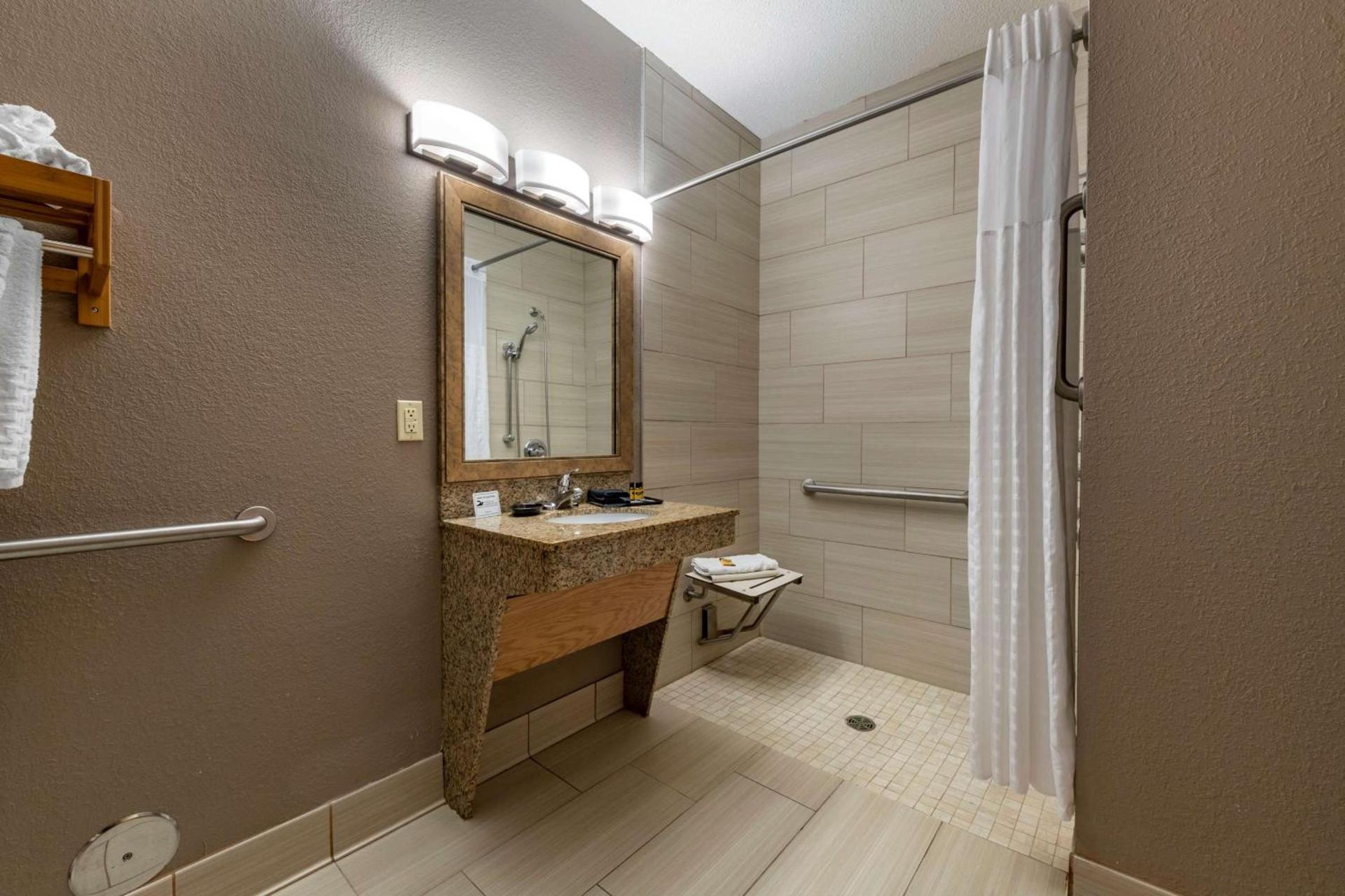 Best Western Plus Chelsea Hotel photo 36