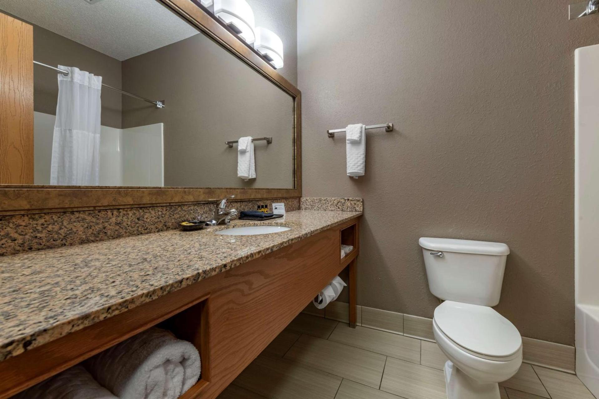Best Western Plus Chelsea Hotel photo 37