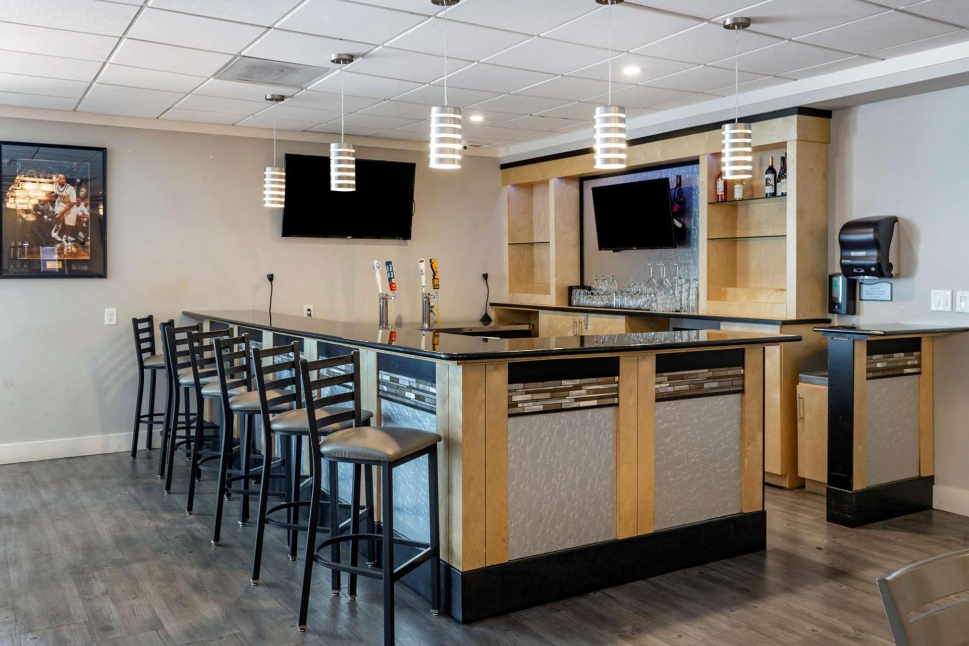 Best Western Plus University Inn photo 8