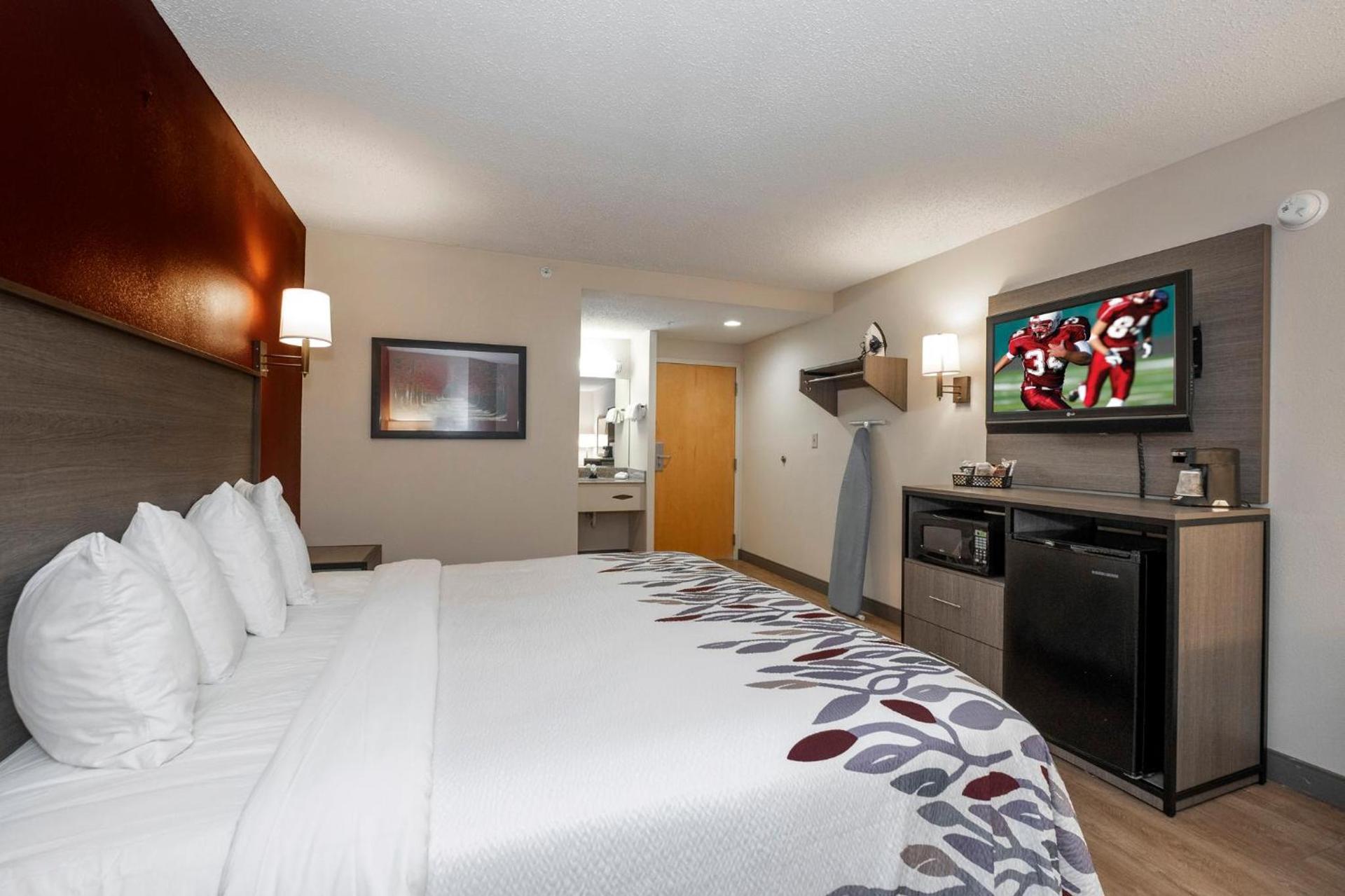 Red Roof Inn Clifton Park photo 34